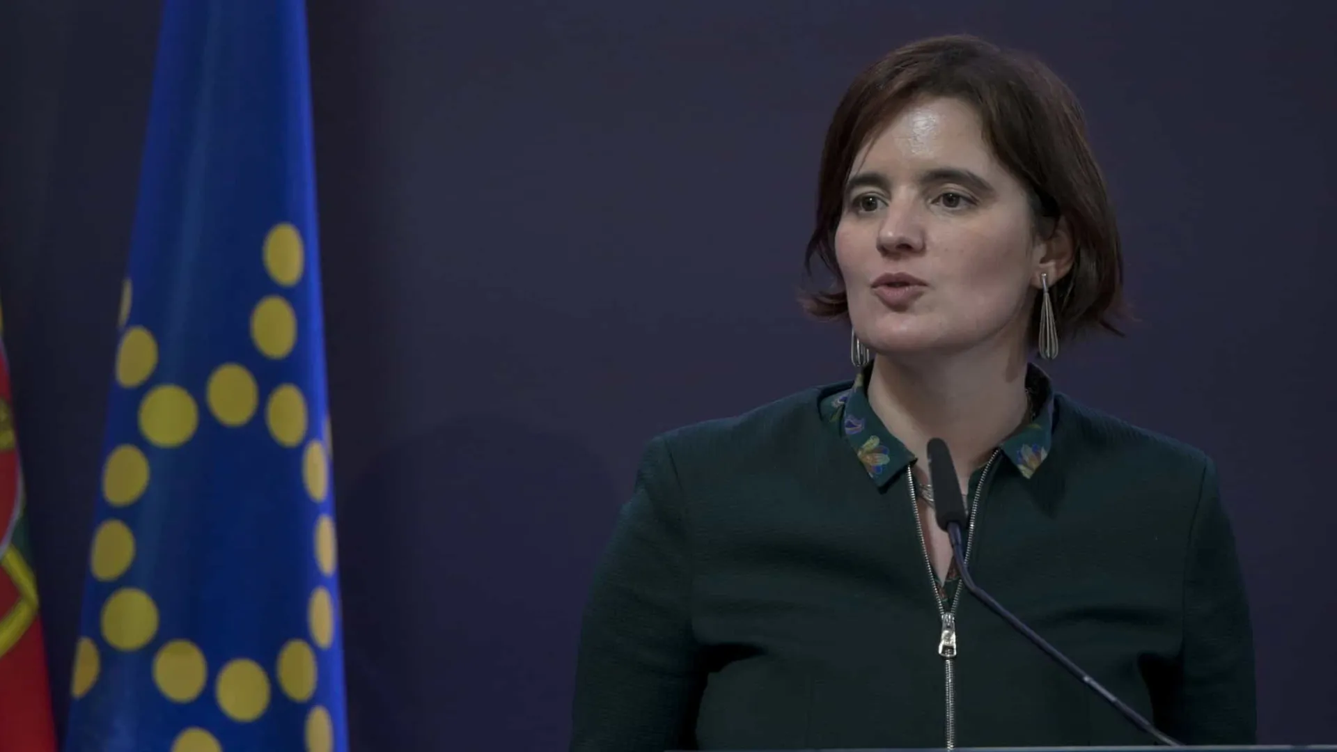 
                    Mariana Vieira da Silva rejeita que direita 