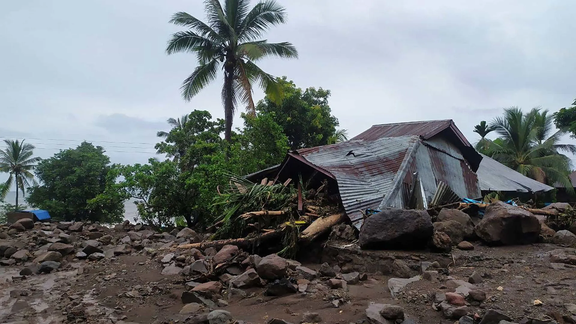 
                    Sobe para 174 número de mortos devido a inundações na Indonésia
                