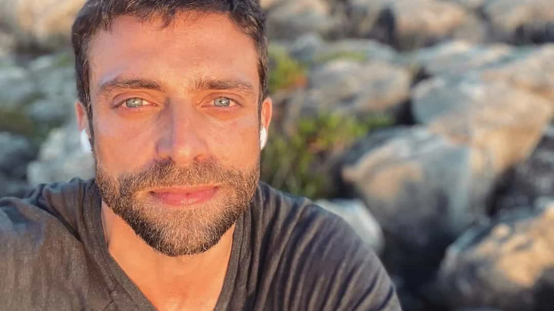 
                    Diogo Amaral explica ao filho não estar em perigo. 