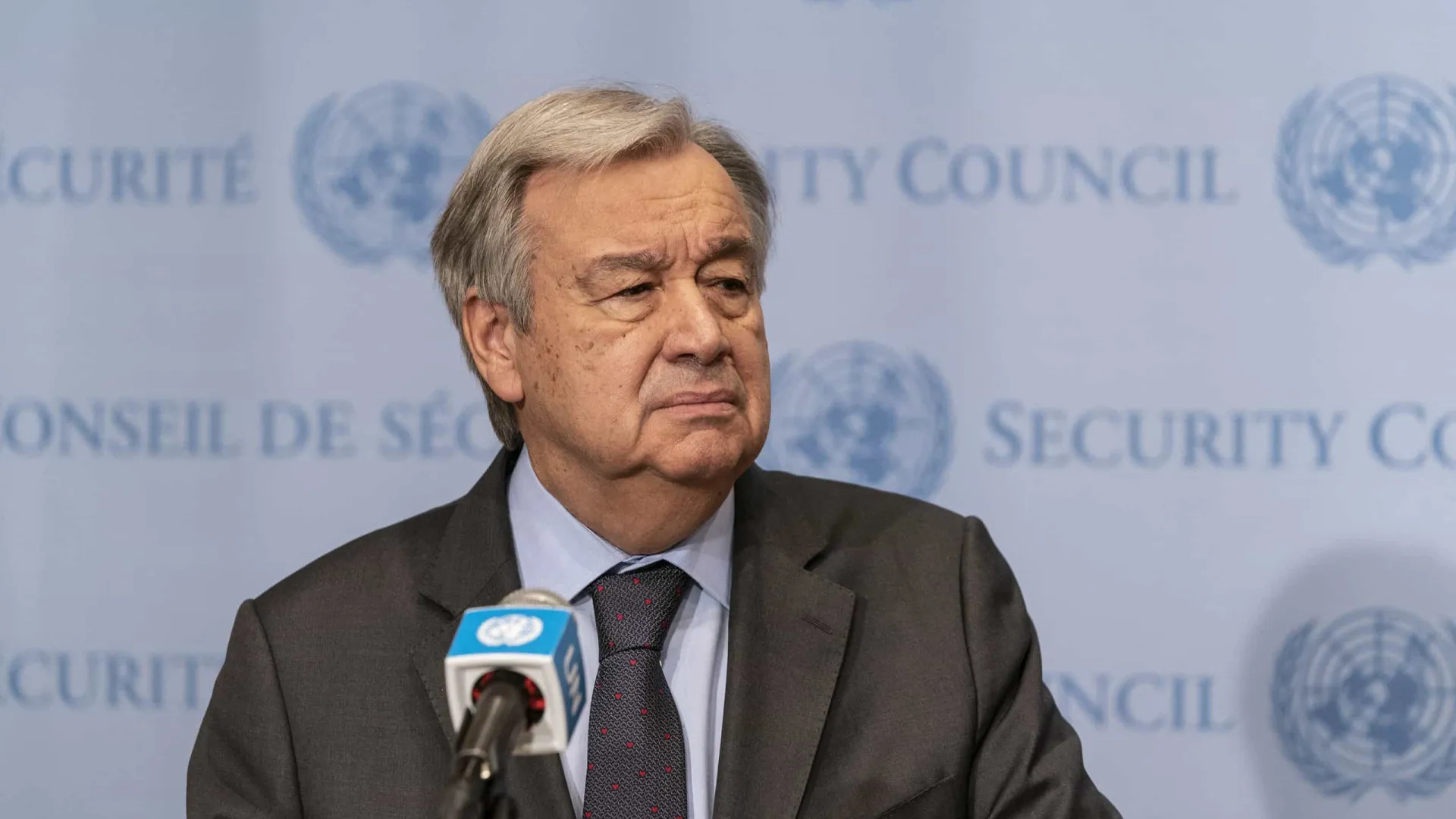
                    Ucrânia: Guterres admite estar pouco otimista sobre negociações de paz
                