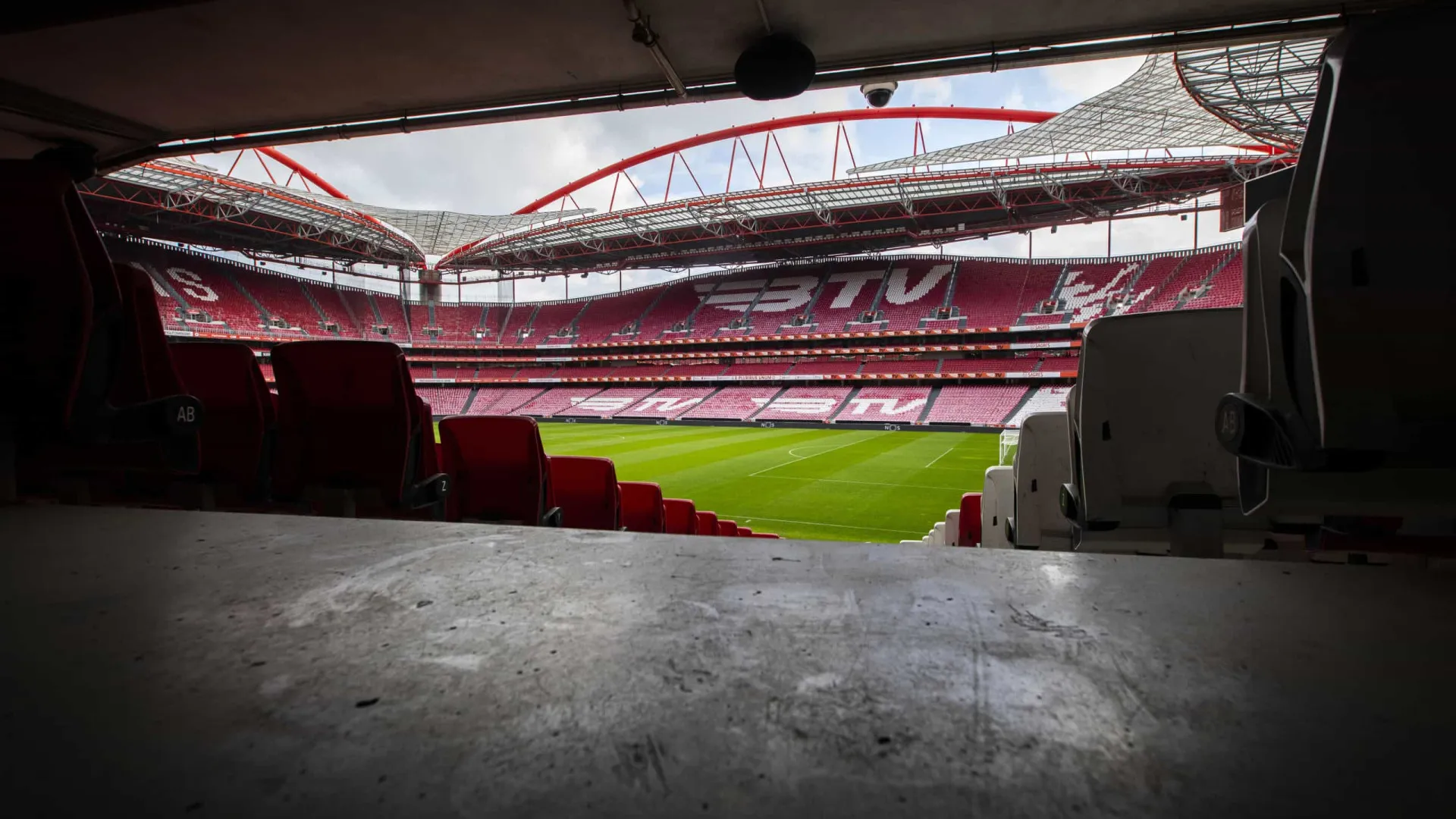 
                    EM DIRETO: Benfica-Santa Clara marca a abertura da quinta jornada
                