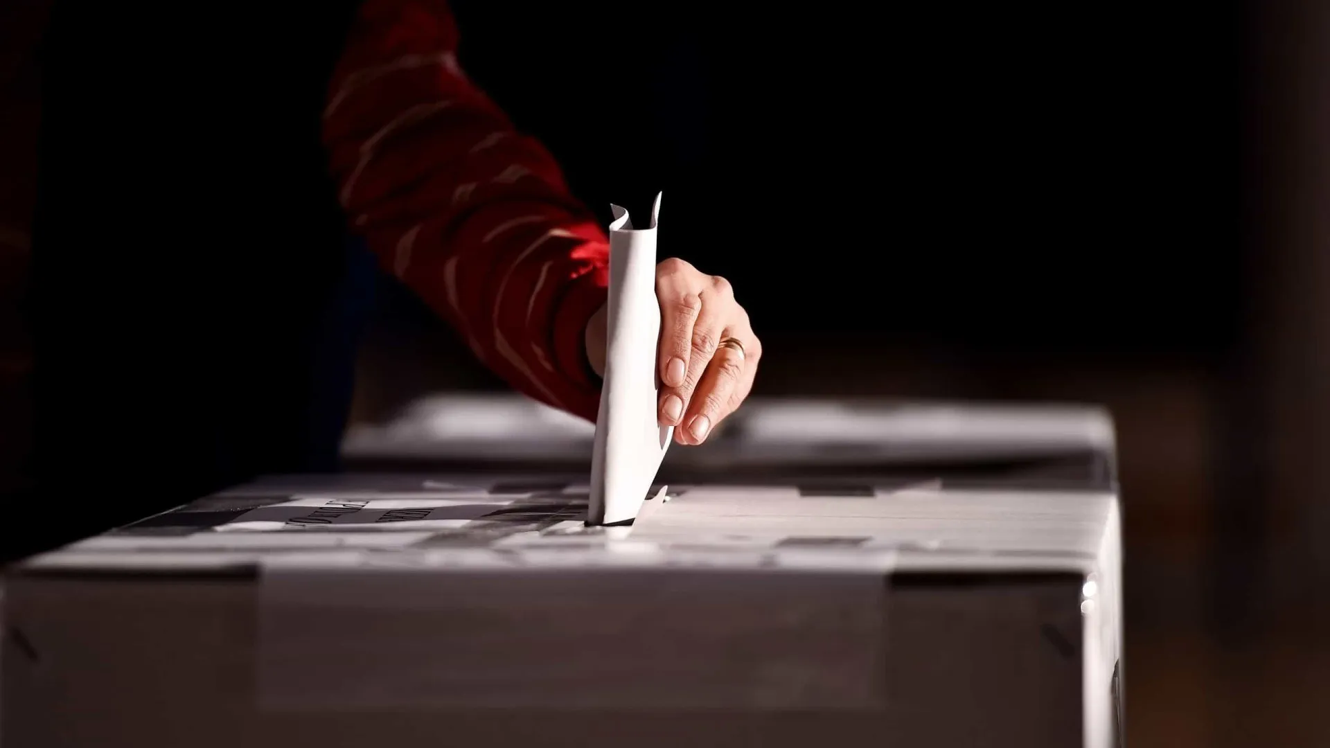 
                    Recusou estar na mesa de voto por medo da Covid-19. Agora, foi condenado
                