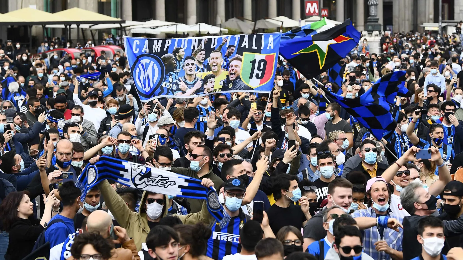 'Lotação esgotada':  Ruas de Milão entupidas por adeptos do Inter