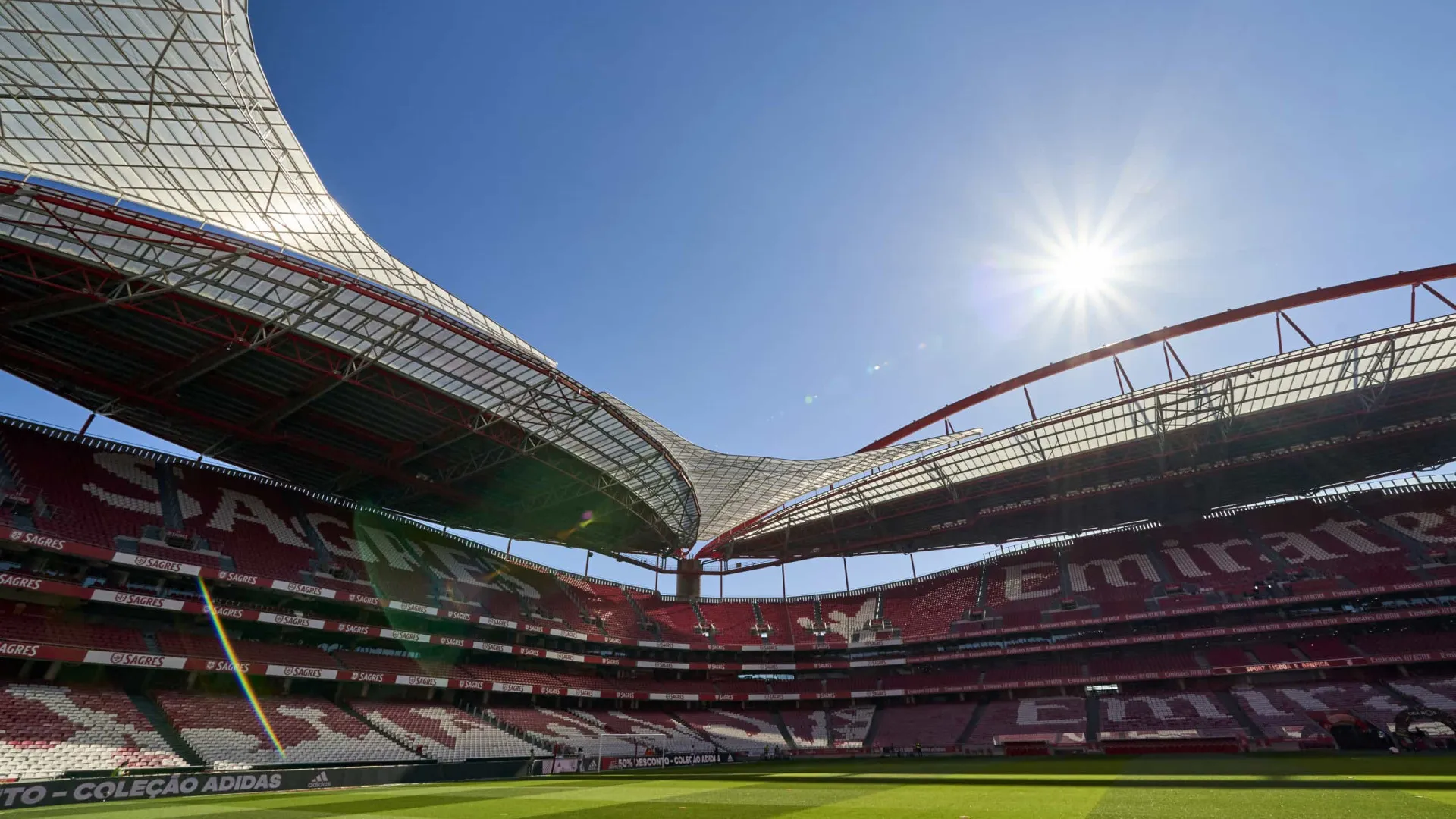 Adeptos do Benfica em Faro esperam hora para votar e antecipam 2.ª volta