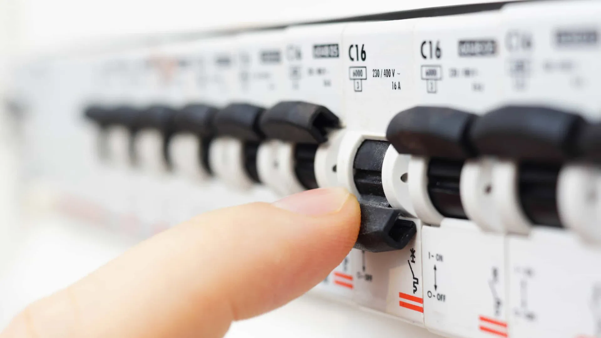 
                    Segundo leilão da E-Redes regista 7 vezes mais licitações que o primeiro
                