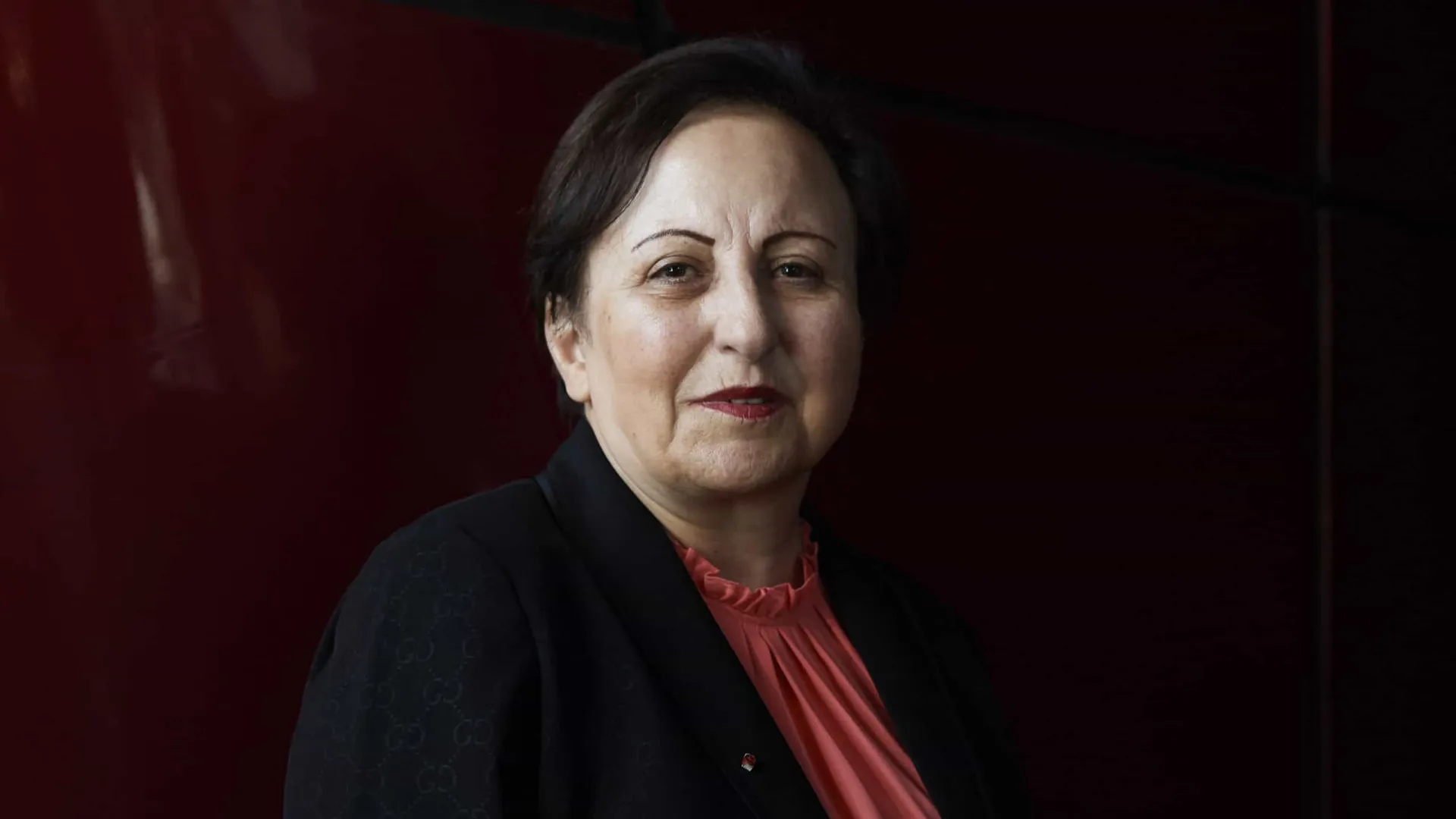 
                    Nobel da Paz iraniana rejeita que governo seja decidido no estrangeiro
                