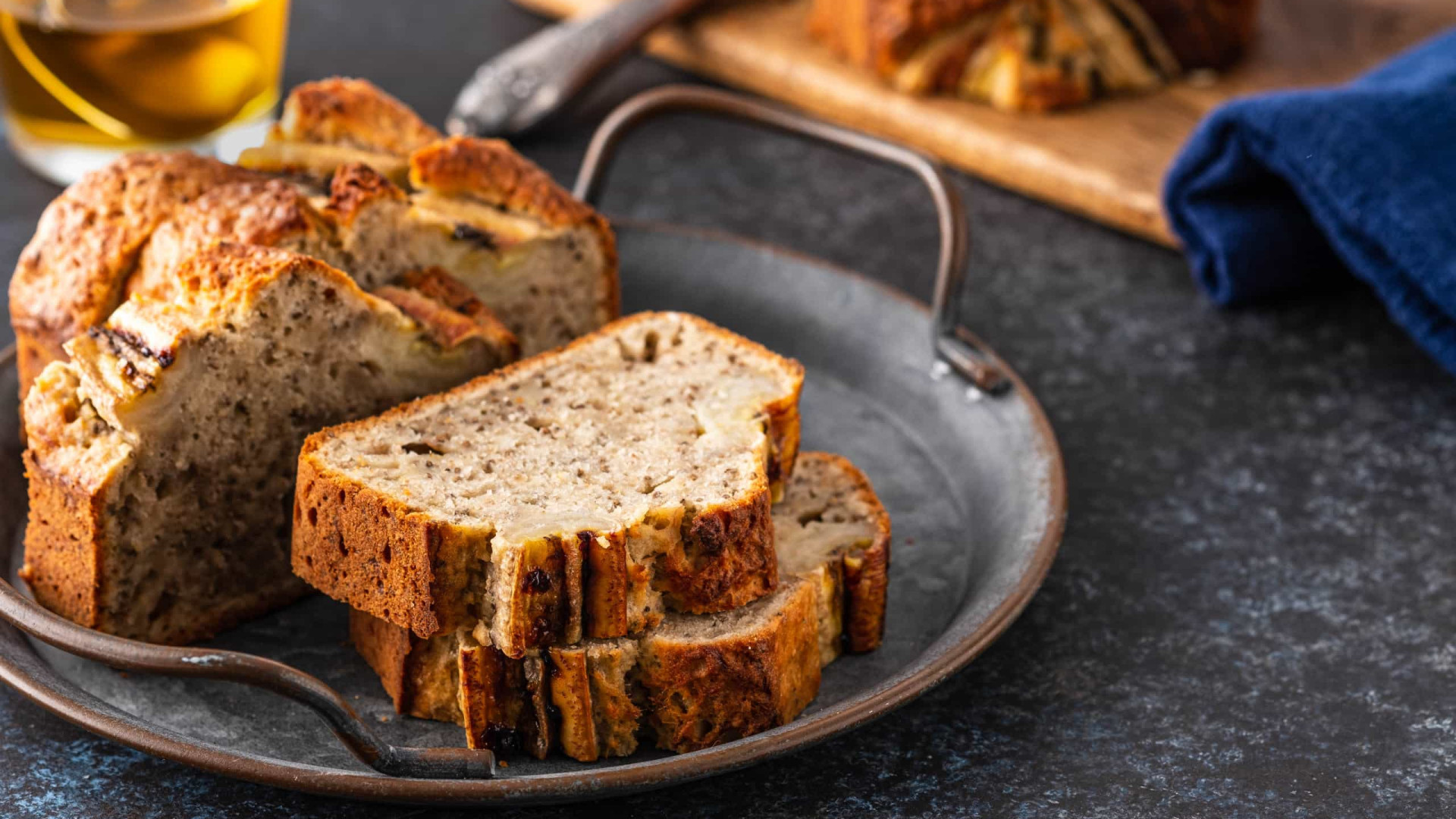 Diga bom dia com um delicioso bolo de banana e sementes de linhaça Diga bom dia com um delicioso bolo de banana e sementes de linhaça
