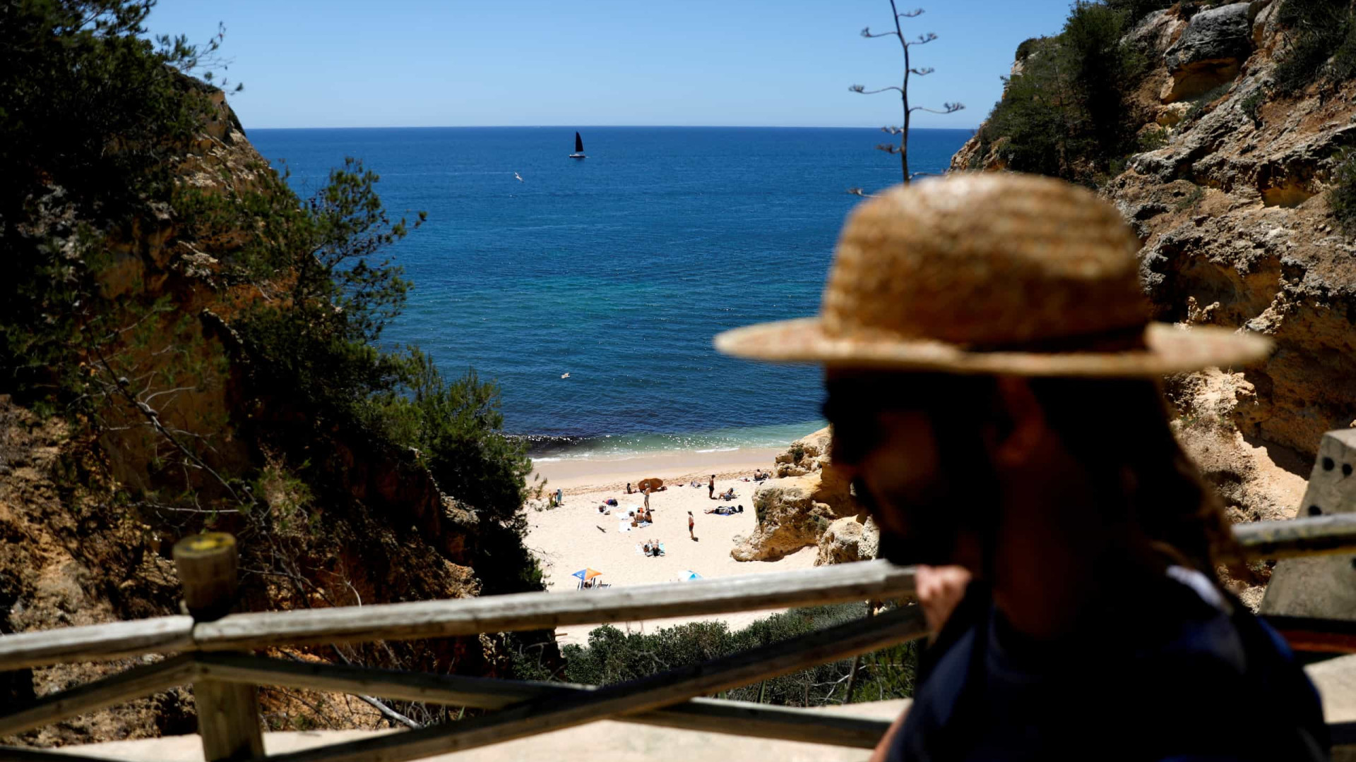 Albufeira aprova Código de Comportamentos (que proíbe biquíni nas ruas)