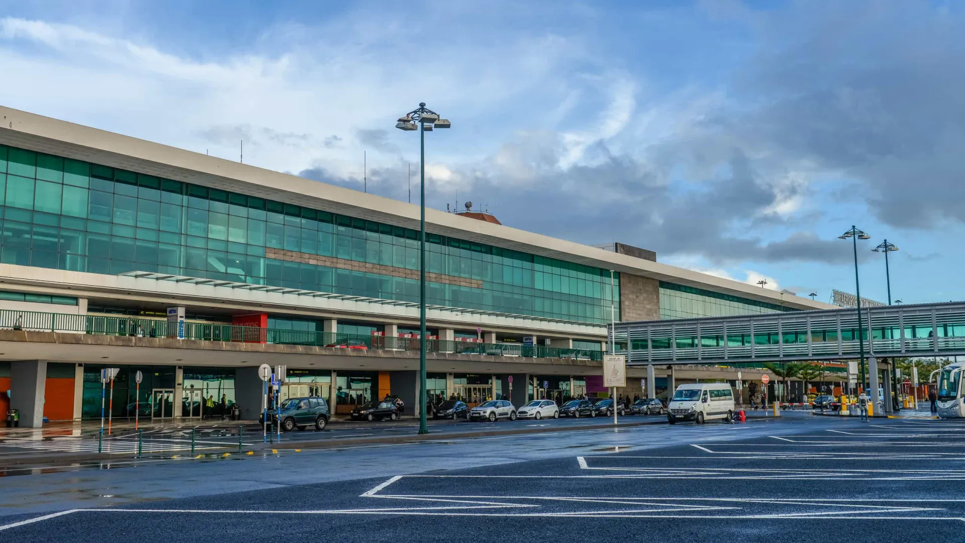 
                    Vários voos cancelados de e para o Aeroporto da Madeira
                