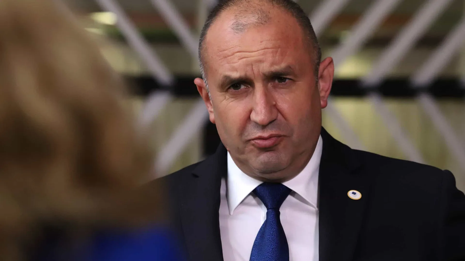 
                    Presidente da Bulgária consulta partidos após demissão do governo
                