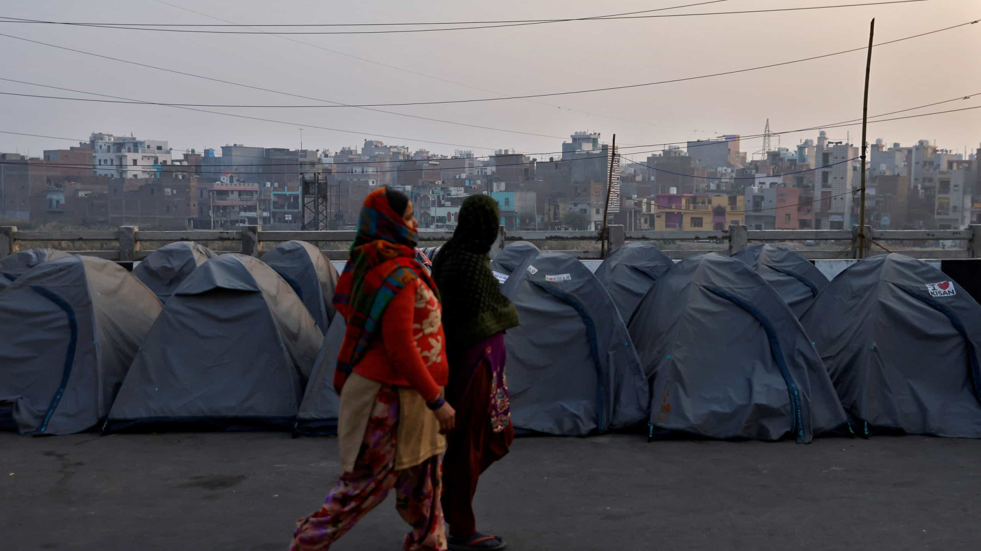 BE pede ao Governo que denuncie talibãs no TPI por crimes contra a humanidade