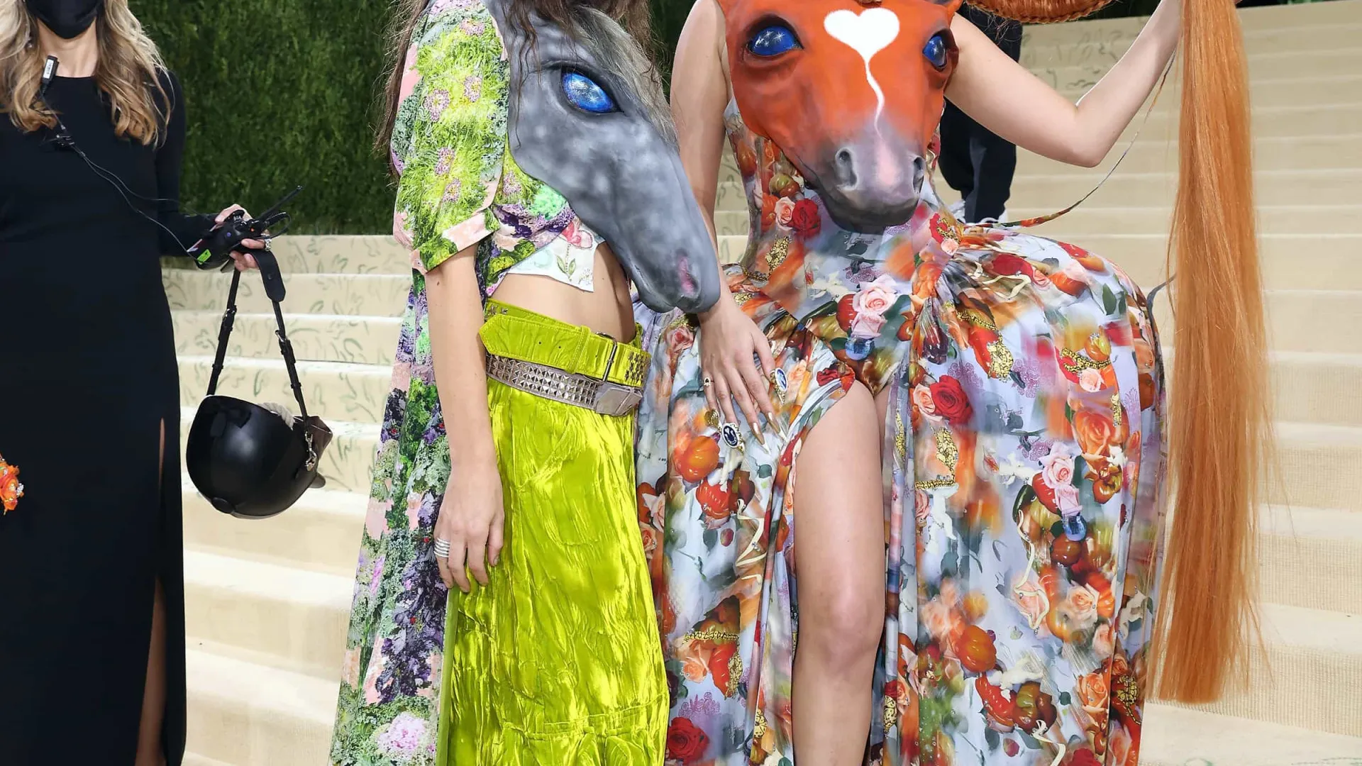 Kim Petras e Hillary Taymour destacam-se pela máxima irreverência