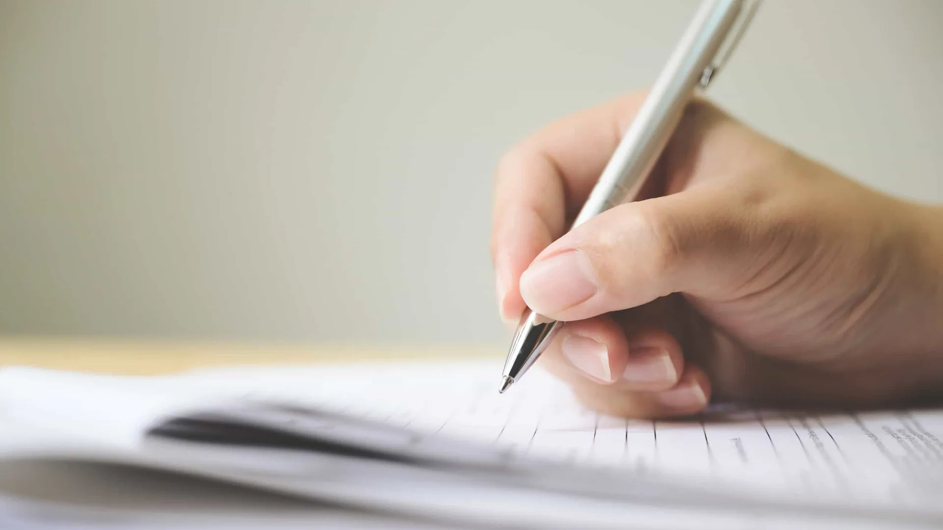 Reclamações na energia aumentam 1% para 4.358 no 3.º trimestre