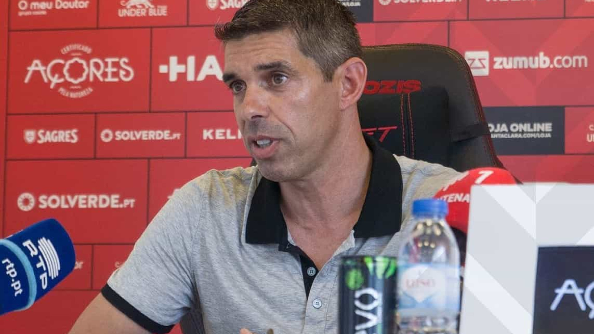 Treinador Nuno Campos, emocionado, diz-se 