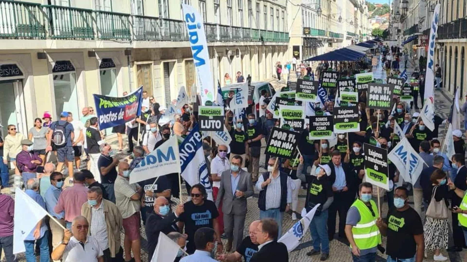 
                    Bancários da UGT consideram que Governo tem de deixar cair pacote laboral
                