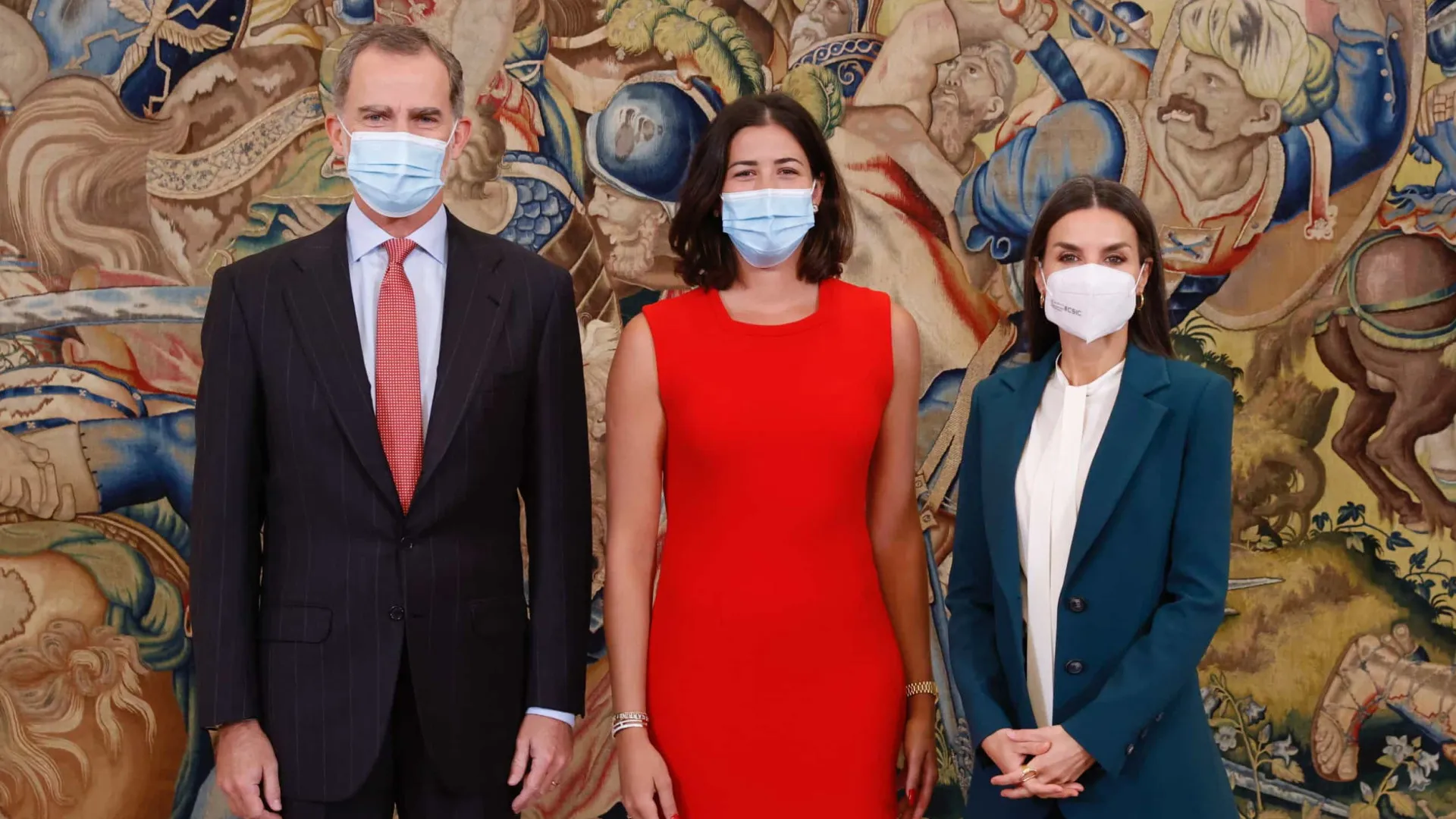 Rainha Letizia aposta em look masculino para encontro com tenista