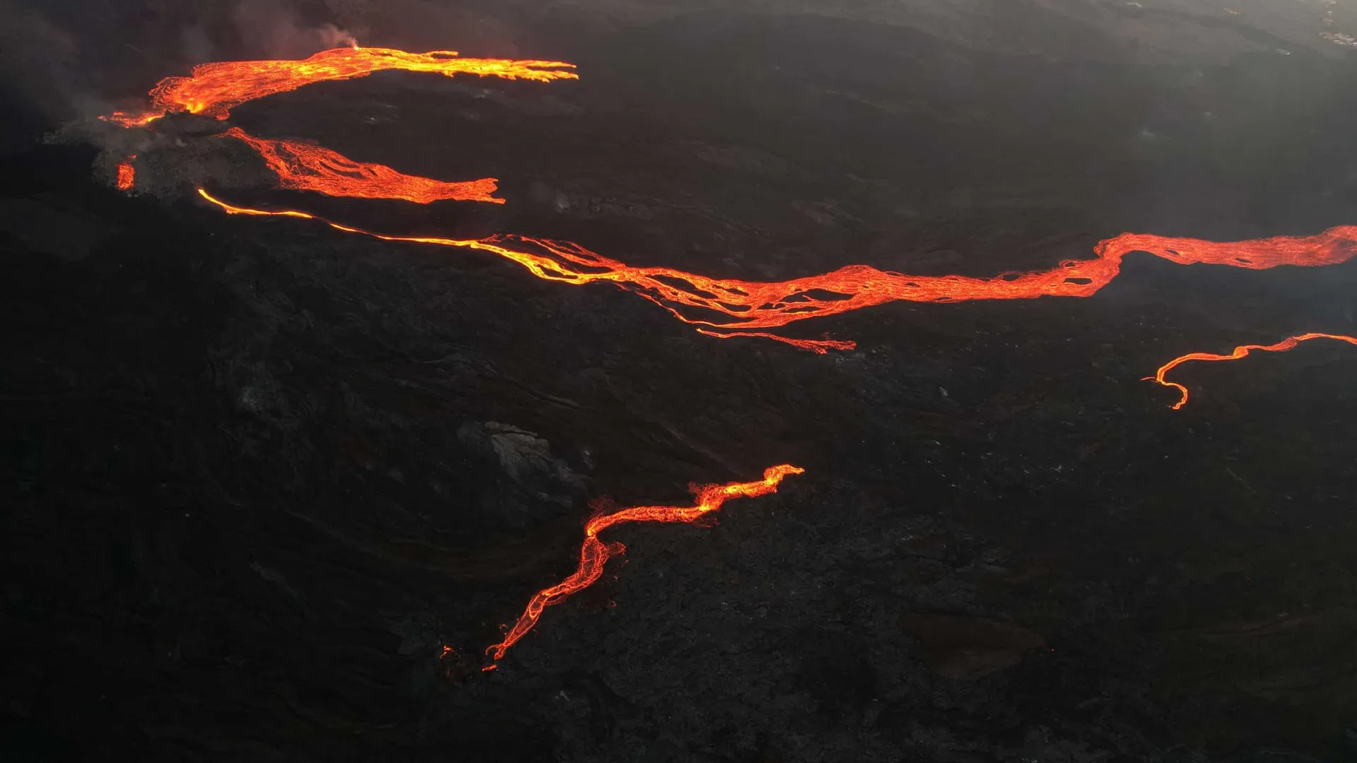 O vulcão de La Palma acalmou e foi possível ver a cratera de perto