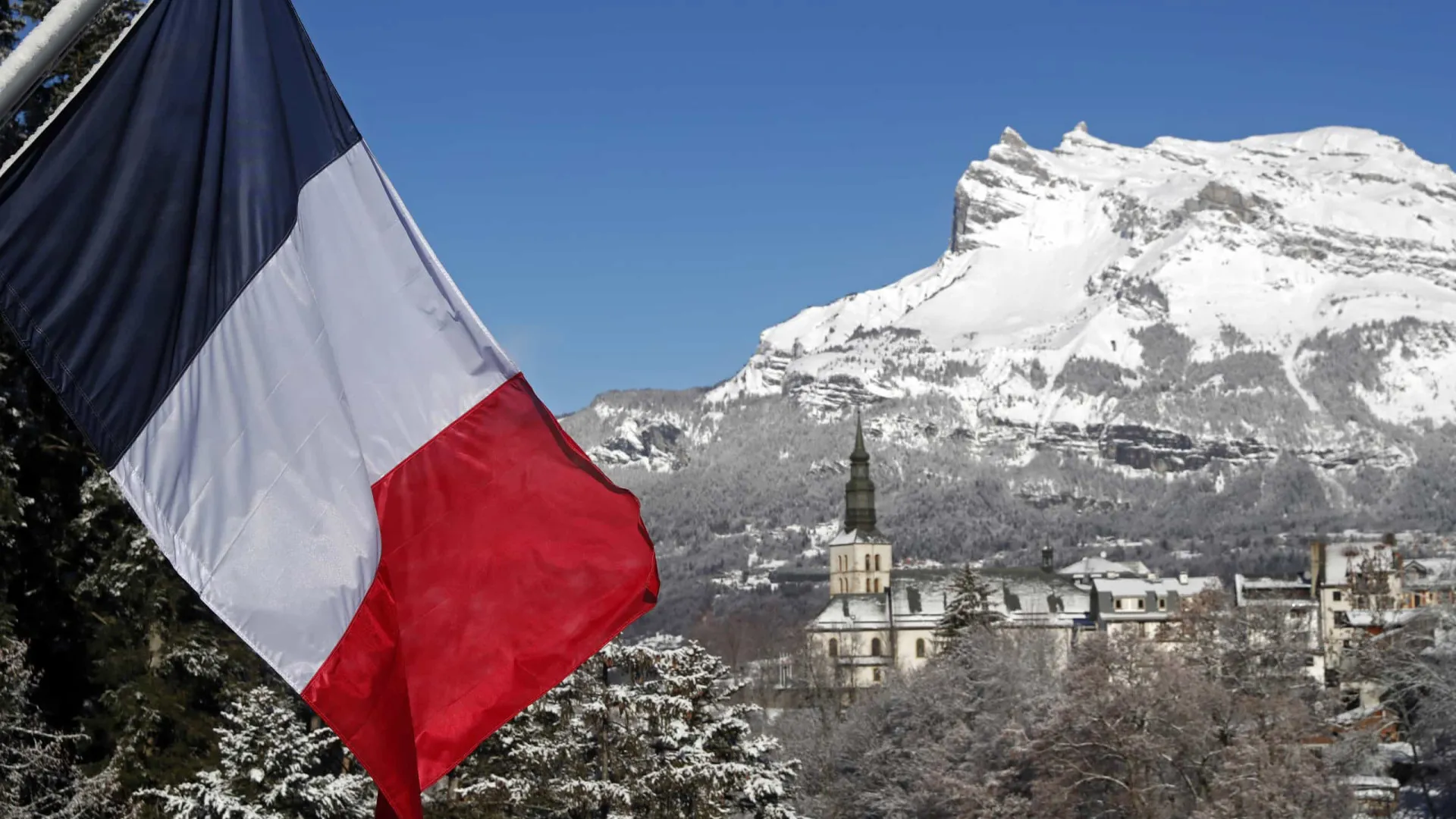 
                    Dois esquiadores mortos numa avalanche nos Alpes franceses
                