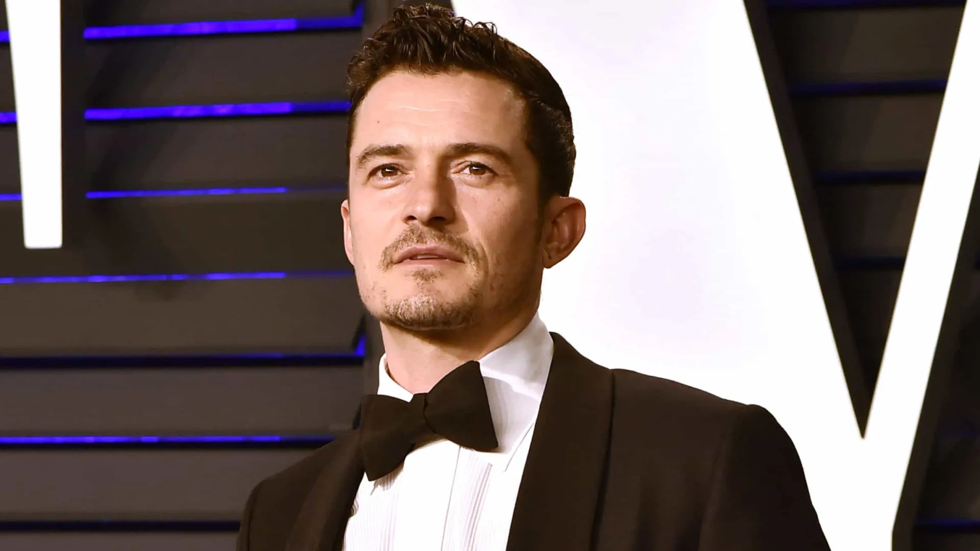 
                    Orlando Bloom fotografado com atriz... que se disfarçou de Katy Perry
                