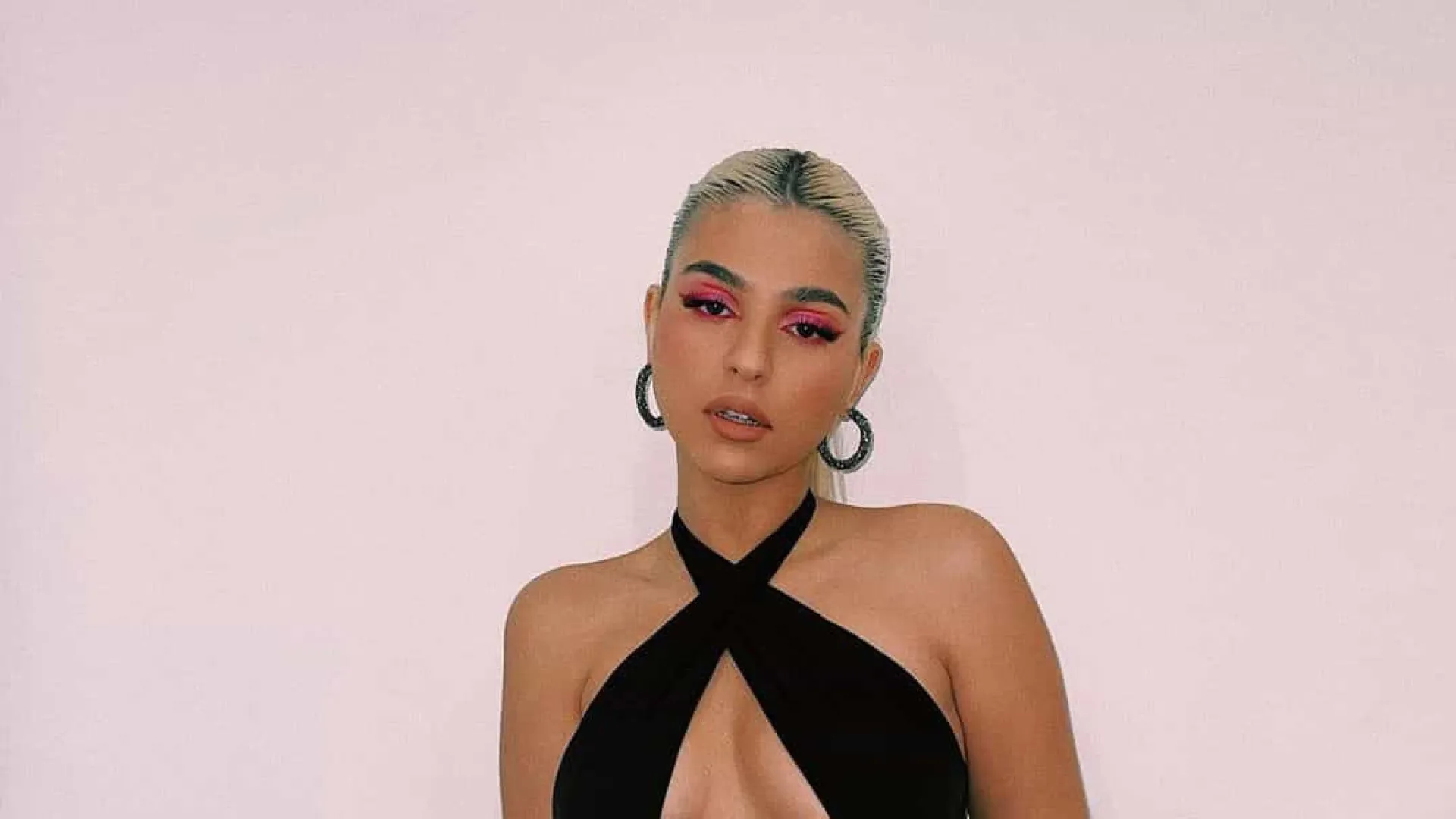 Bárbara Bandeira 'incendeia' Instagram com vestido (muito) sensual