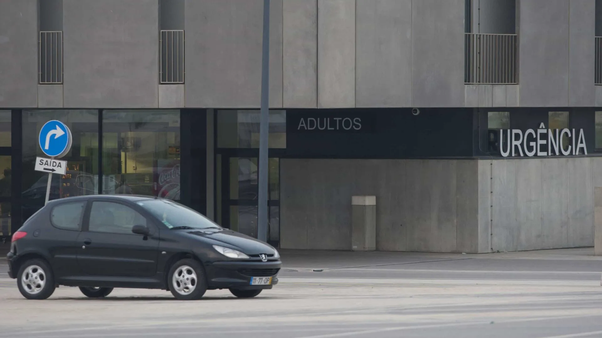 
                    Hospital da Figueira da Foz com vidros partidos e serviços condicionados
                