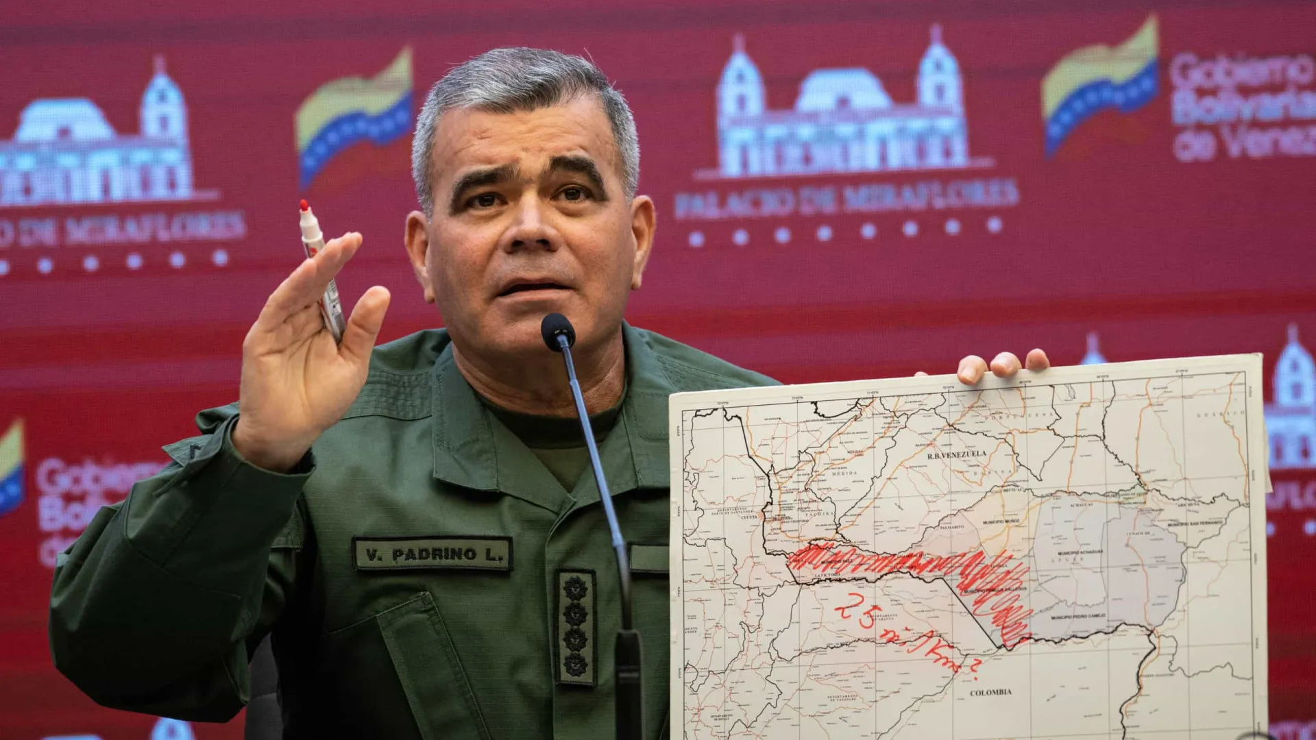
                    Venezuela assegura que EUA triplicaram voos de aviões espiões sobre país
                