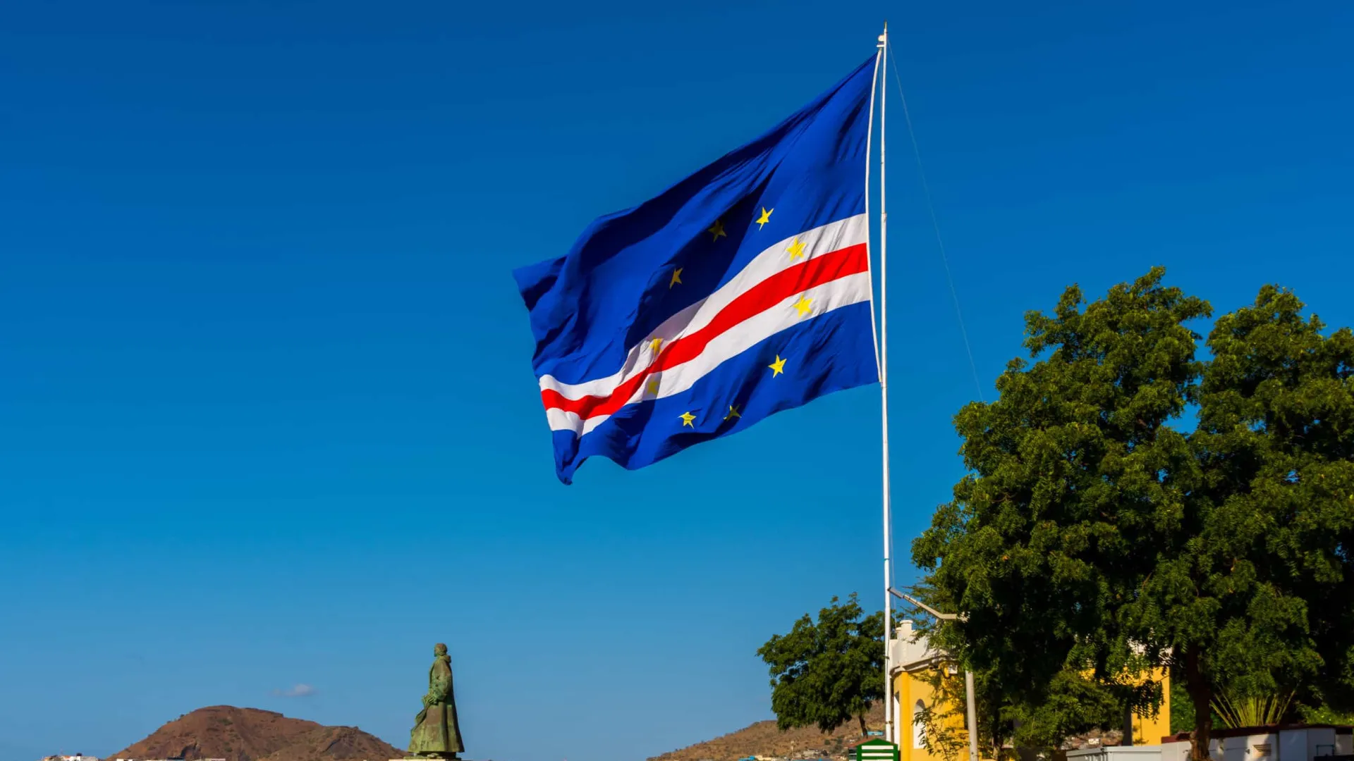 
                    Tráfico e lavagem. Dois portugueses e um marroquino detidos em Cabo Verde
                