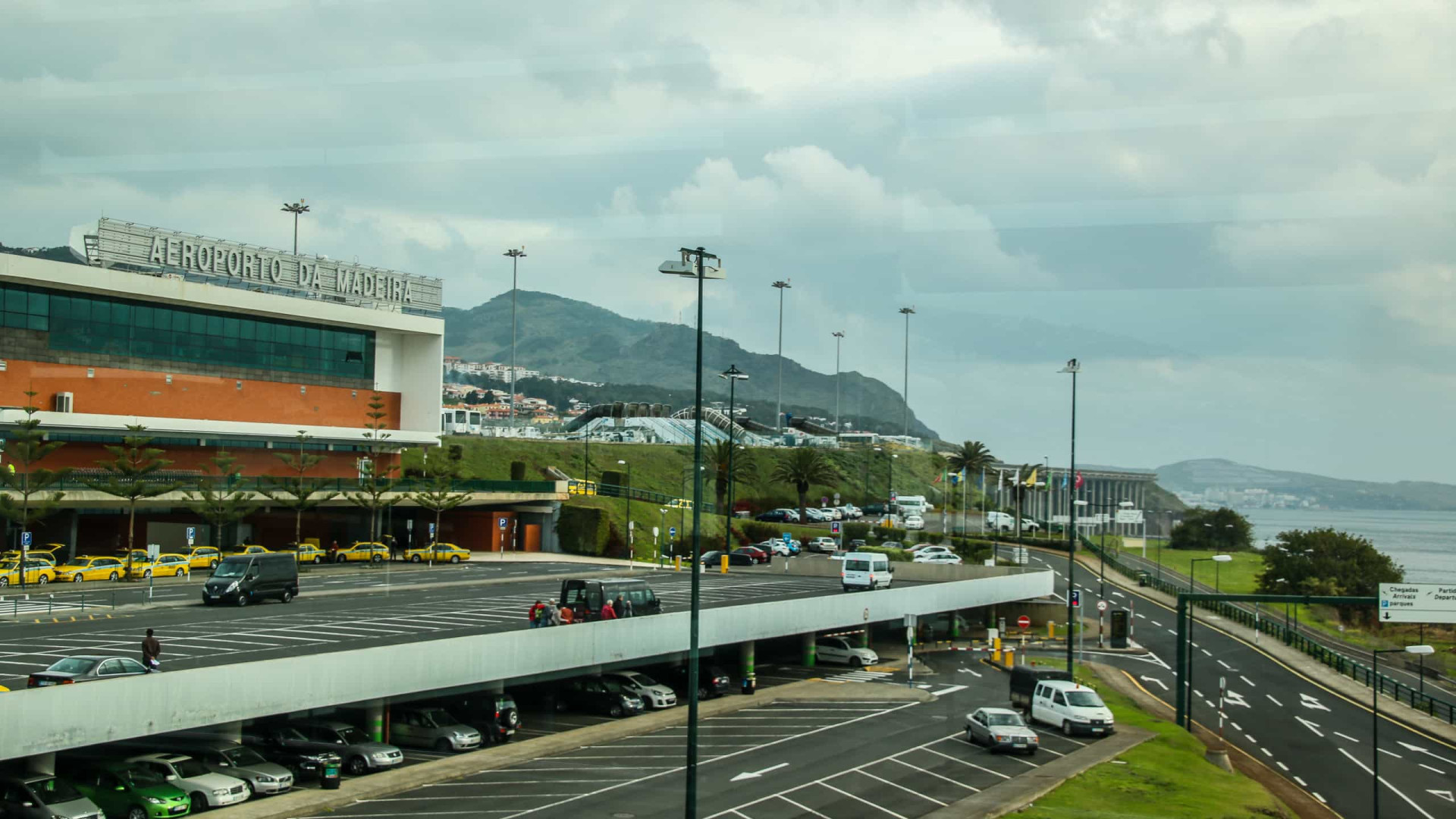 Vento forte já afetou mais de 14 voos no Aeroporto da Madeira