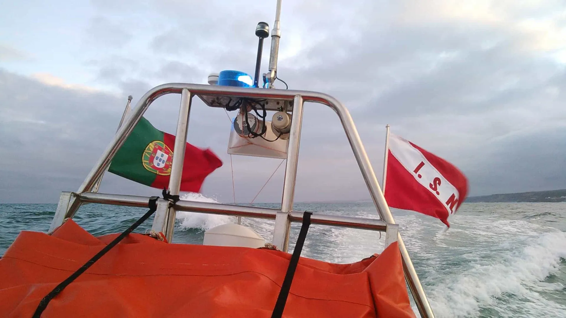 
                    Buscas por homem desaparecido na Afurada em Gaia retomadas às 10h00
                