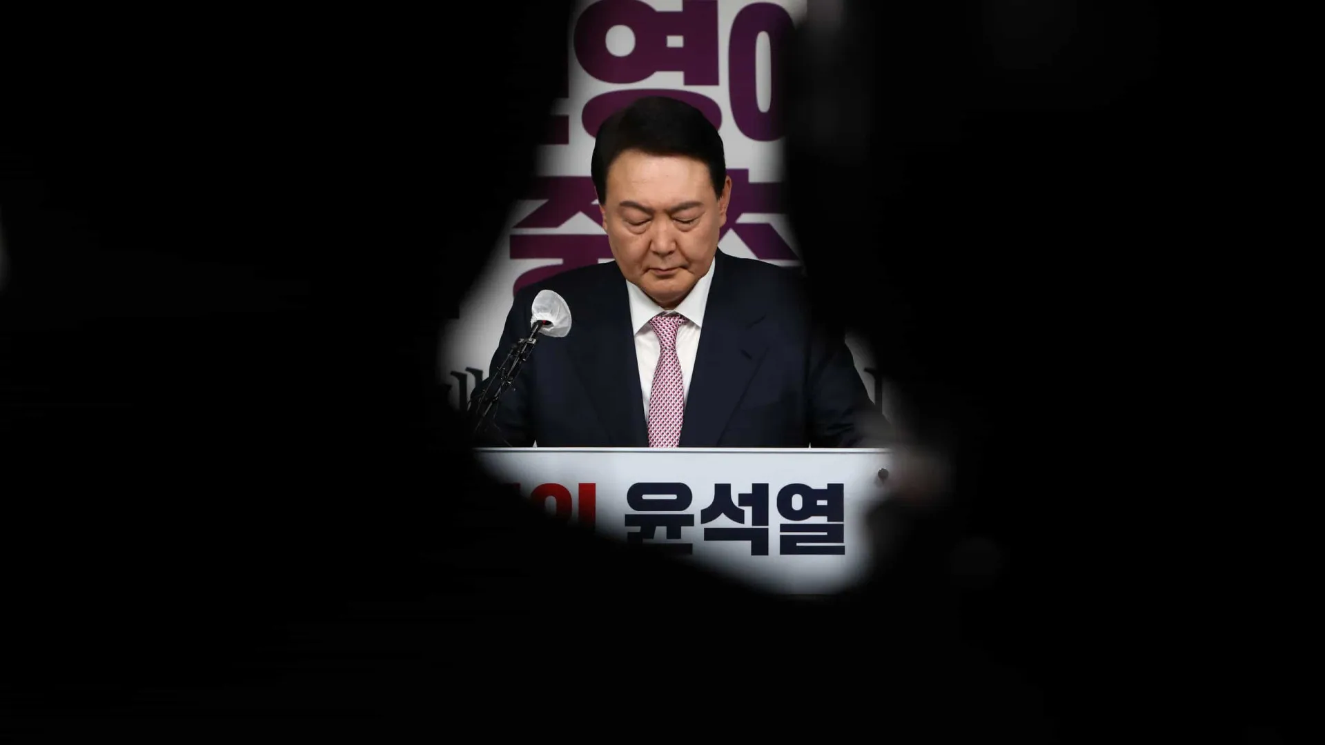 Ex-presidente sul-coreano Yoon Suk-yeol acusado de ajudar inimigo