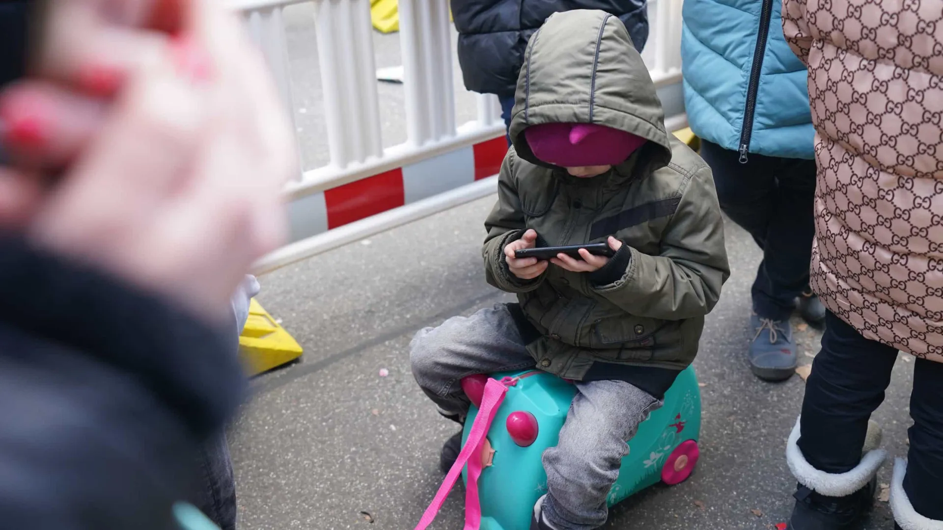 
                    Kyiv acusa Moscovo de enviar crianças para campos de reeducação na Coreia
                