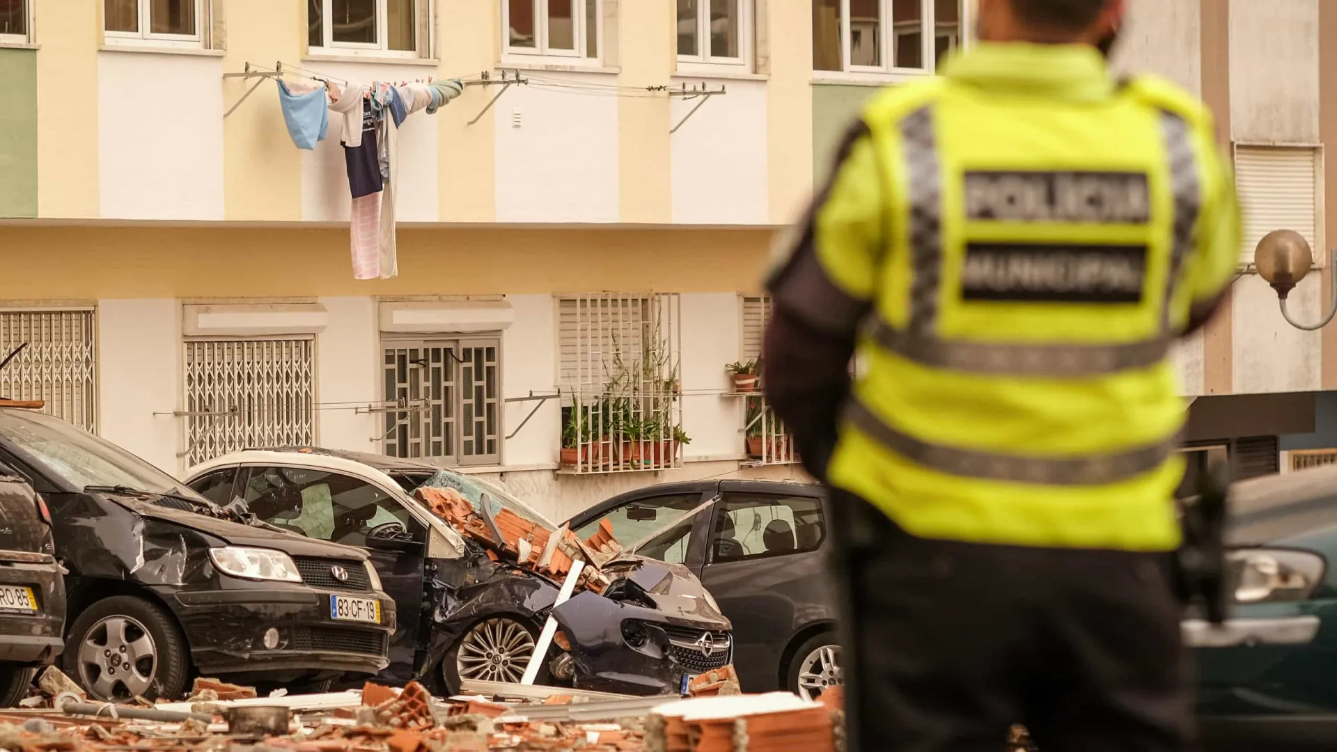 Sobe para 39 número de desalojados devido a explosão em prédio da Amadora