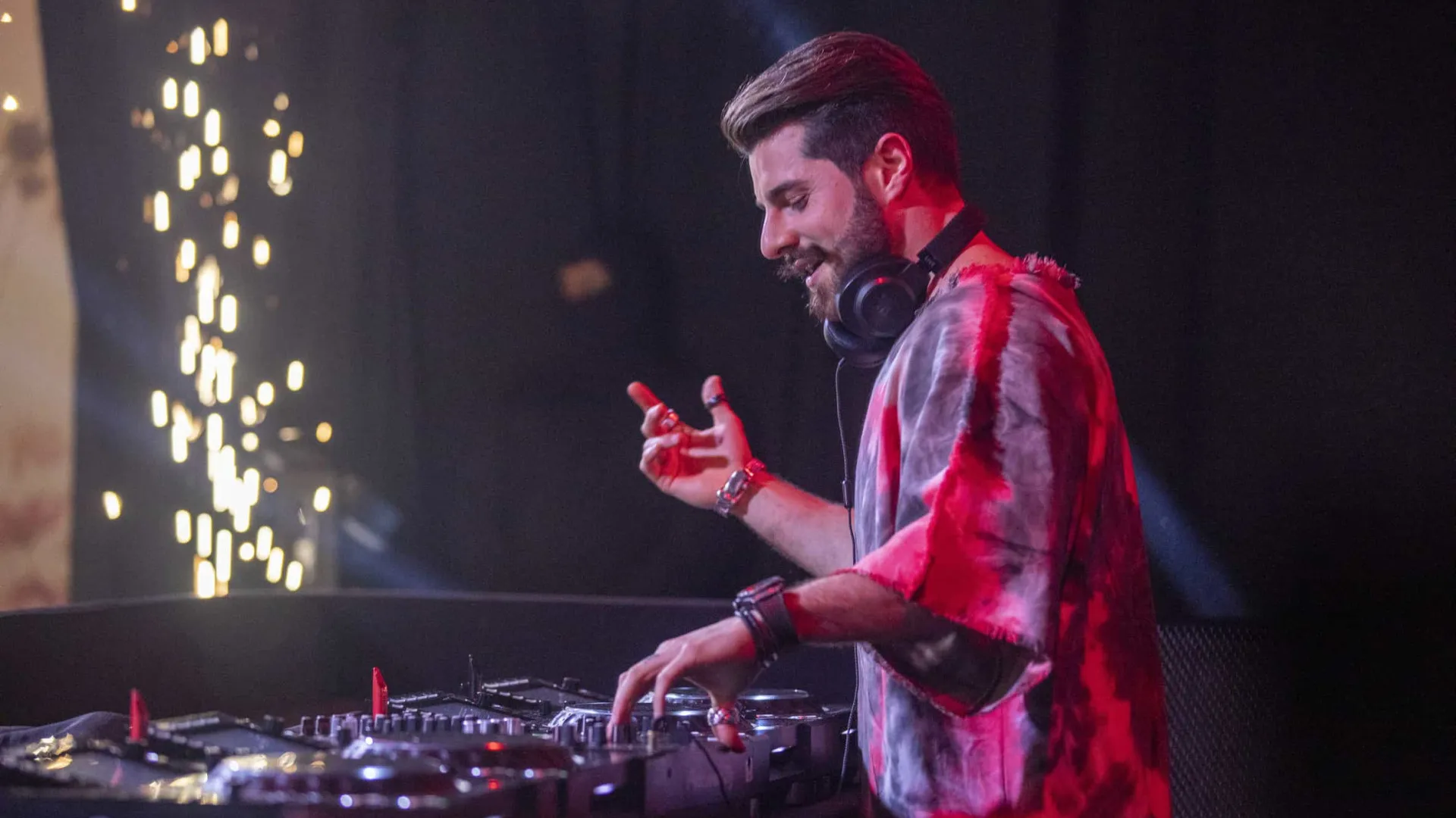 Alok cria baiana de drones no céu do Festival de Verão Salvador