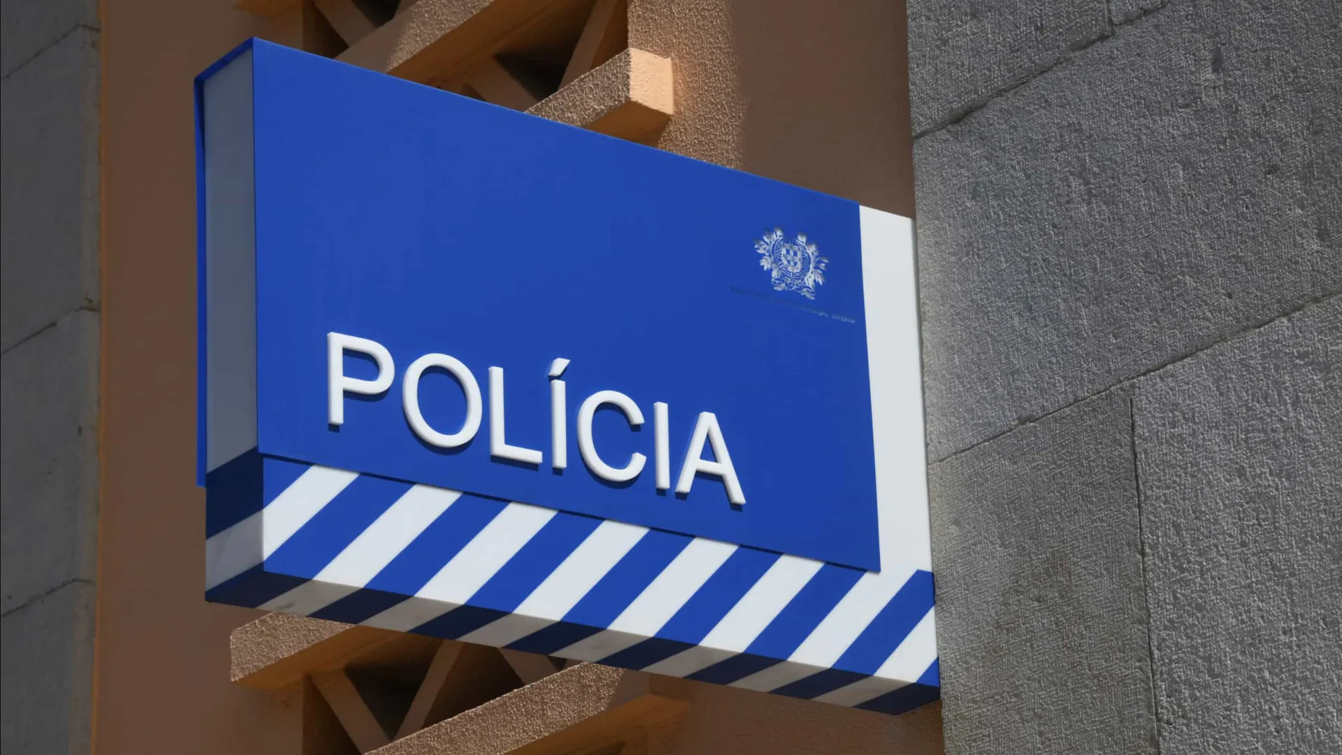 
                    Bombeiro filmado a agredir mulher na Madeira será ouvido na quinta-feira
                