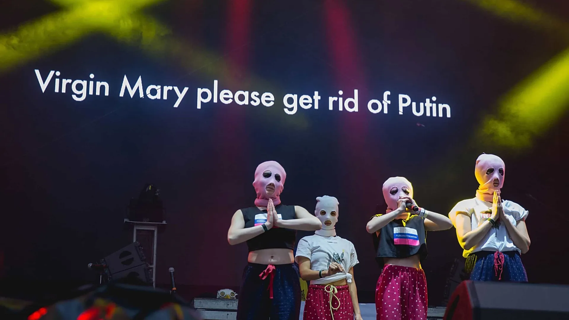 
                    Rússia proibe atuação da banda Pussy Riot e declara grupo como extremista
                