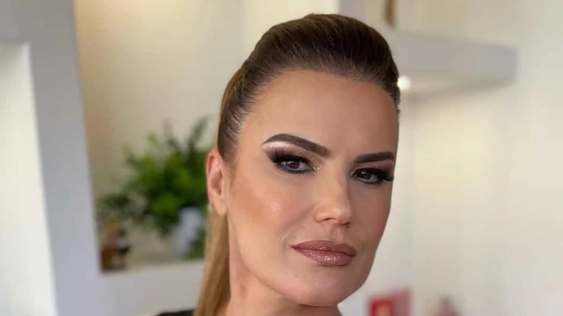 
                    Denúncia contra Elma Aveiro: Aberto 