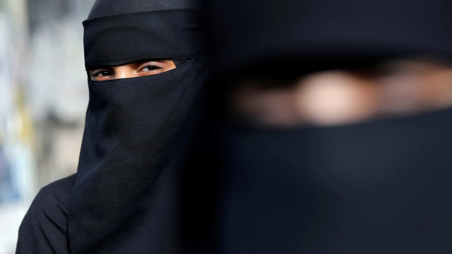 
                    Dinamarca quer proibir uso de burca e niqab nas escolas e universidades
                