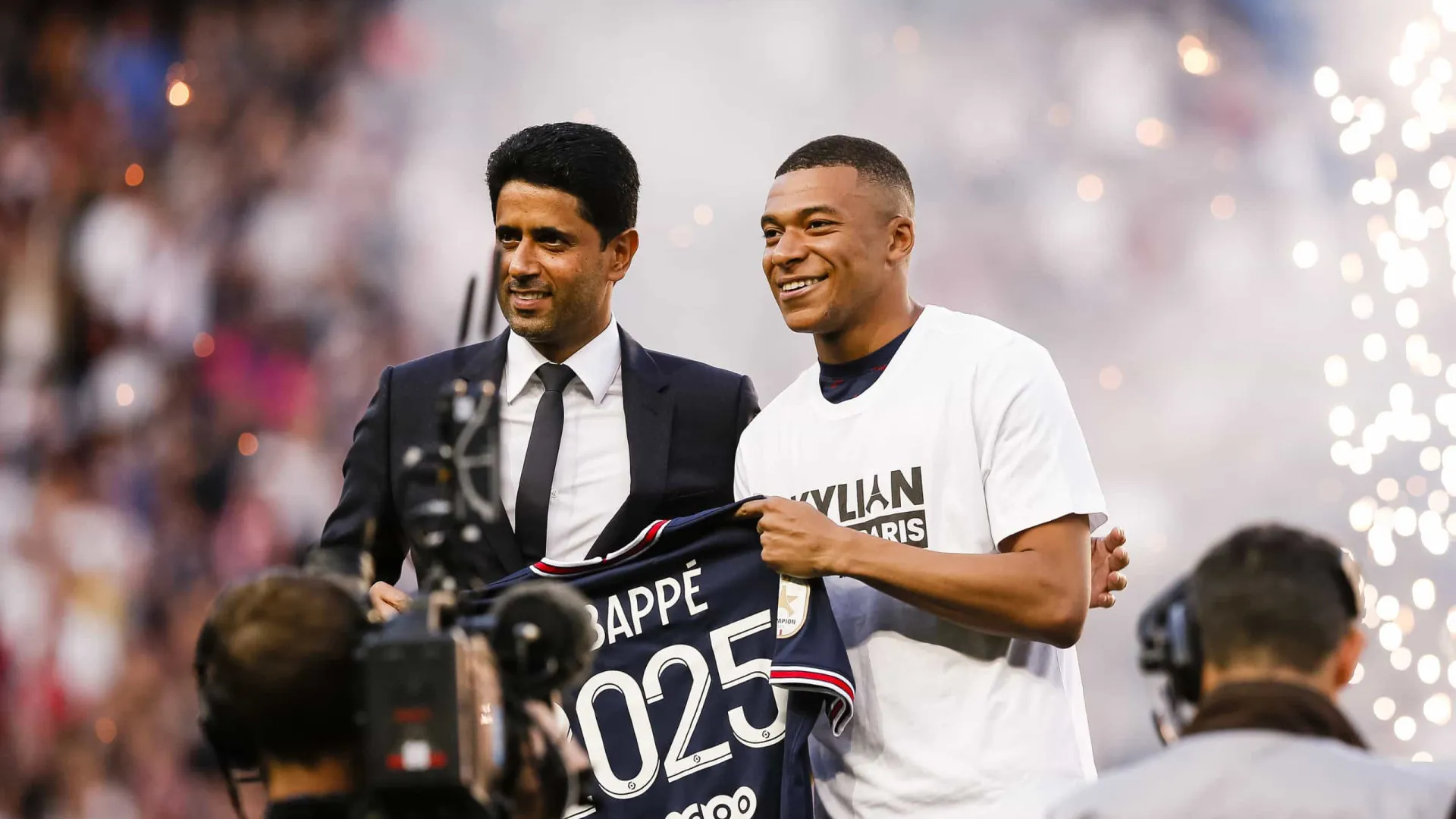 
                    Mbappé e PSG já têm data para marcar presença em tribunal
                