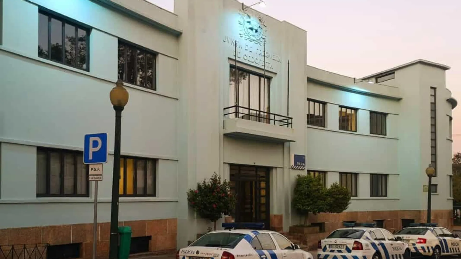 
                    Porto. Autarca ameaça retirar edifício à PSP após fecho de esquadra
                