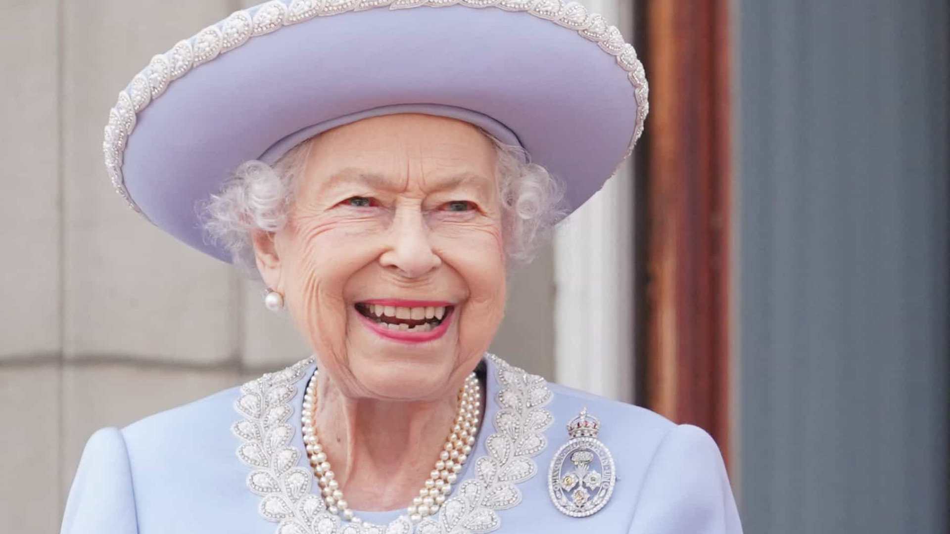 Porque é que chamávamos rainha Isabel II à rainha Elizabeth?