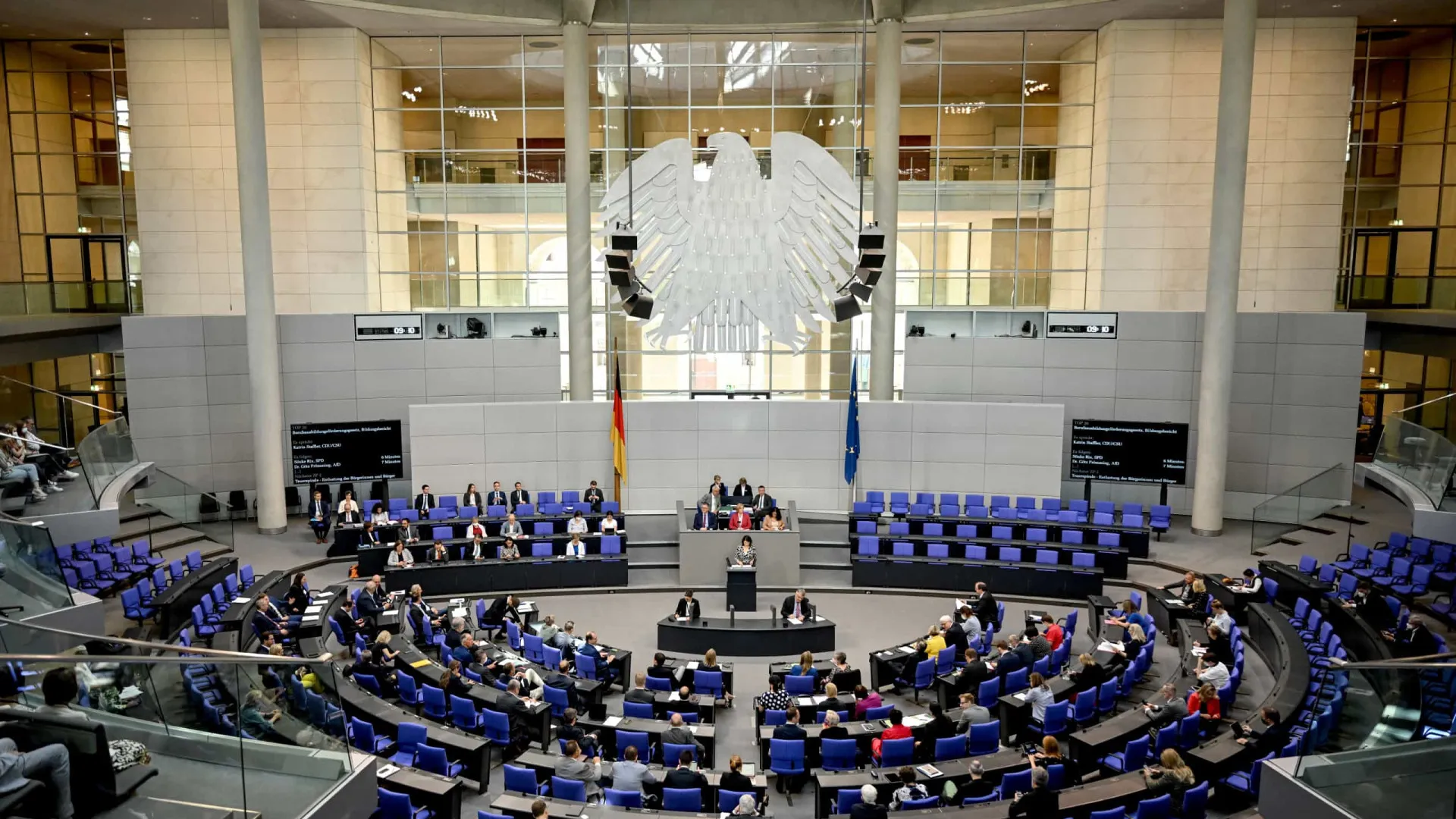 
                    Parlamento alemão proíbe entrada a 7 funcionários ligados ao partido AfD
                