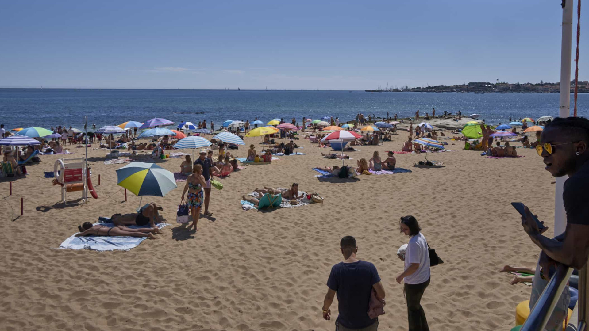 Calor 'aperta', mas 6.ª-feira é último dia de alerta amarelo. A previsão