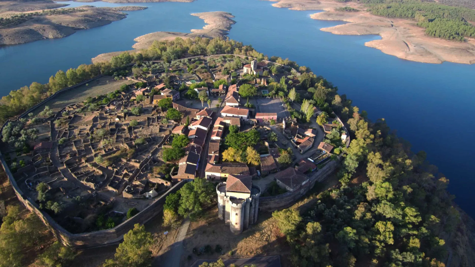 Há uma cidade espanhola que foi abandonada... por engano