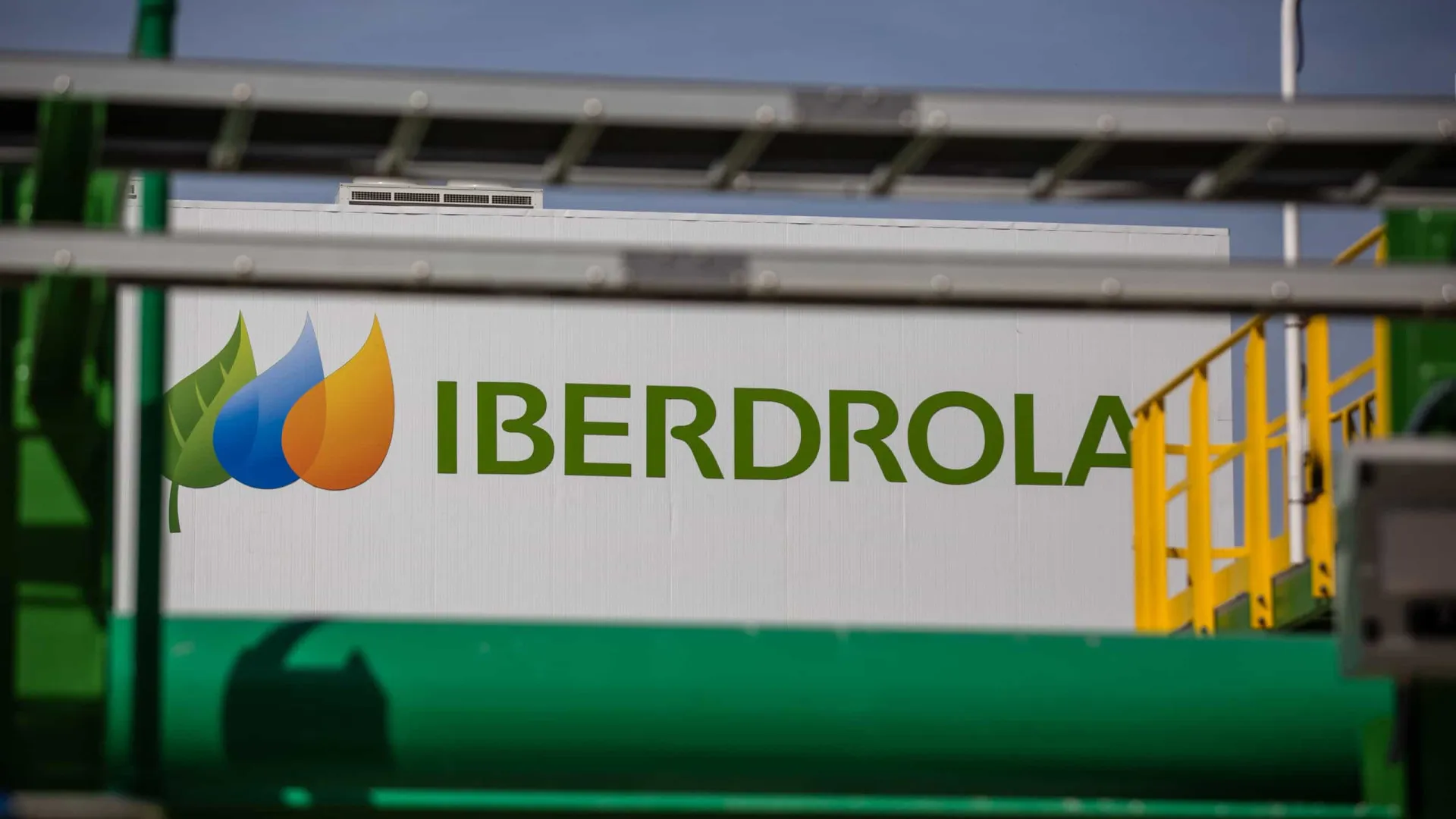
                    É cliente da Iberdrola? Preço da eletricidade permanecerá estável em 2026
                