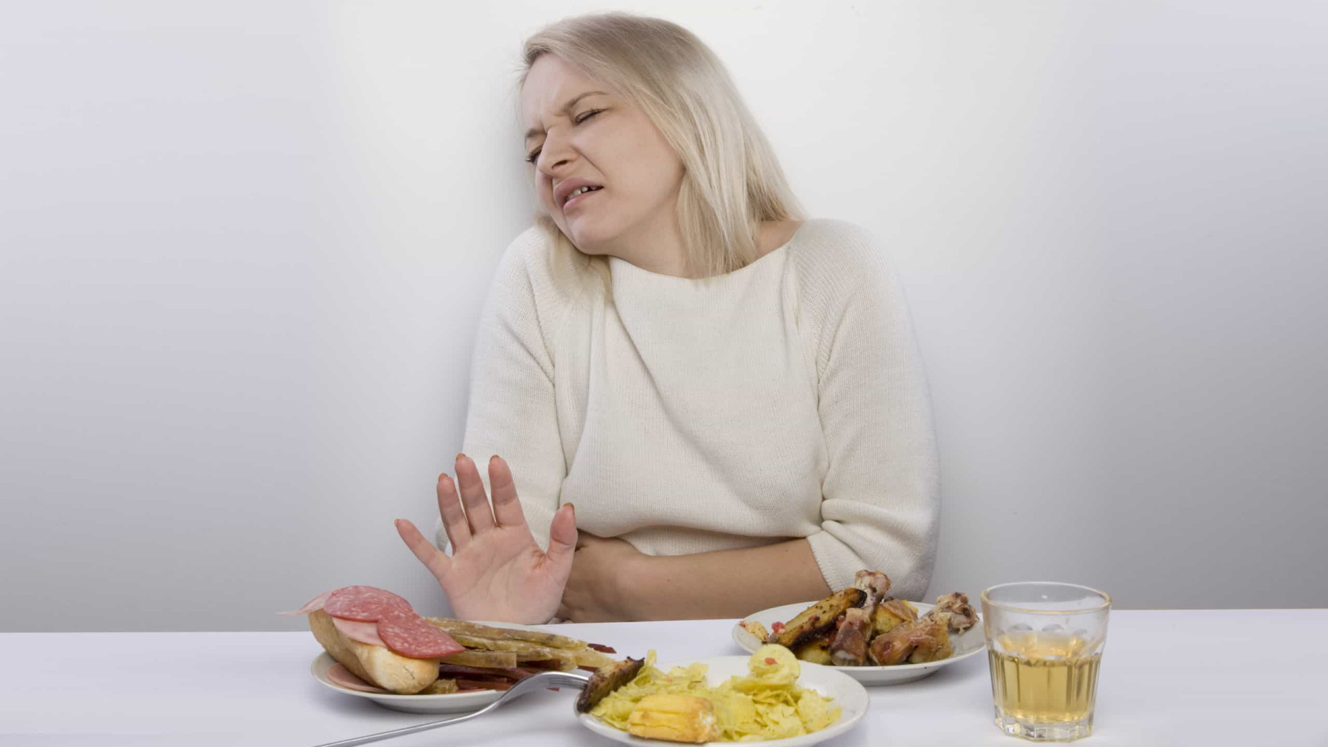 Деменция отказывается от еды. Снижение аппетита. Отвращение к еде. Отказ от еды. Плохой аппетит.