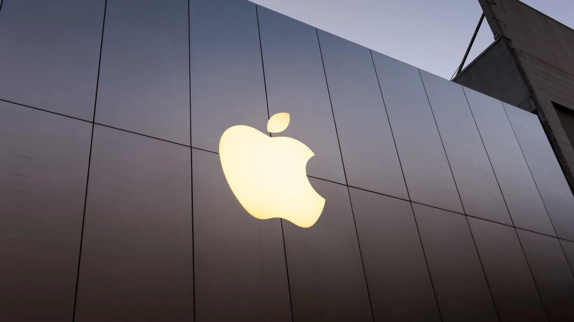 Apple quase duplica lucro apesar de vendas de iPhone abaixo do esperado