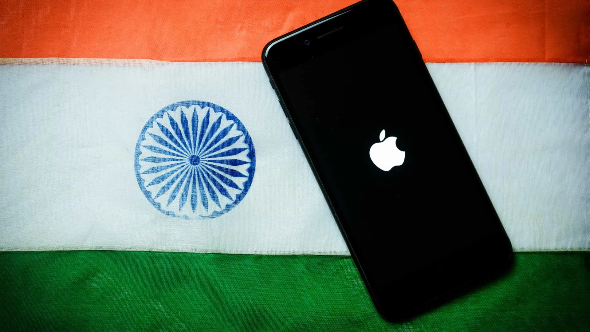 
                    Apple planeia desobedecer à Índia e não instalar app polémica
                