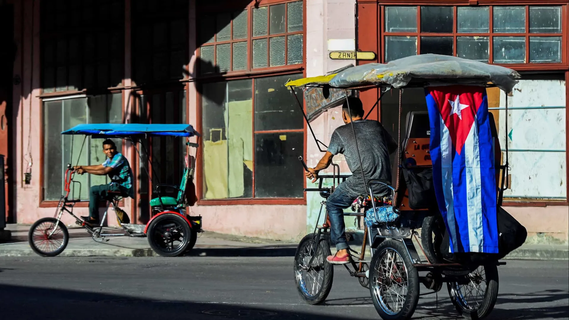 
                    Pelo menos 14 detidos em Cuba por suspeita de ataque a sede do PC
                