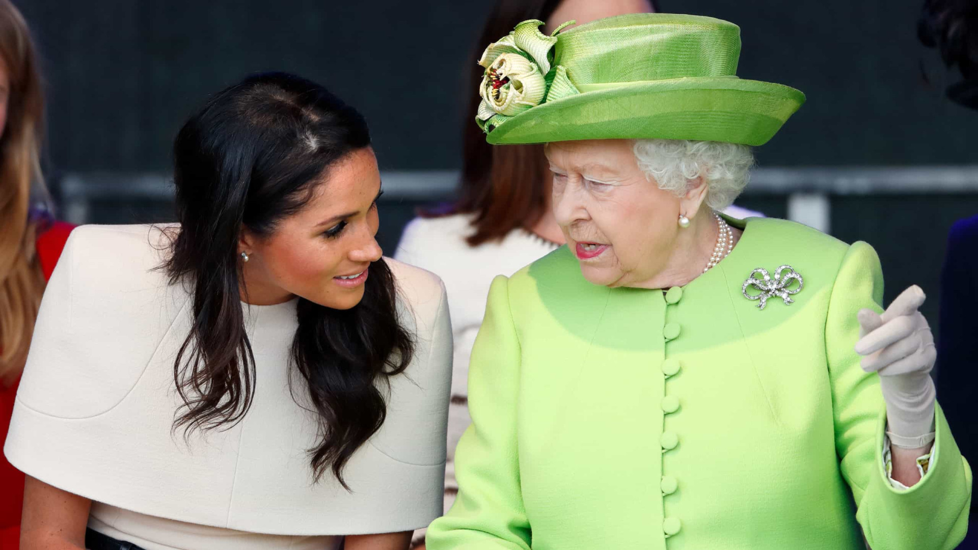 Meghan Markle usa (e abusa) de presente oferecido por rainha Isabel II