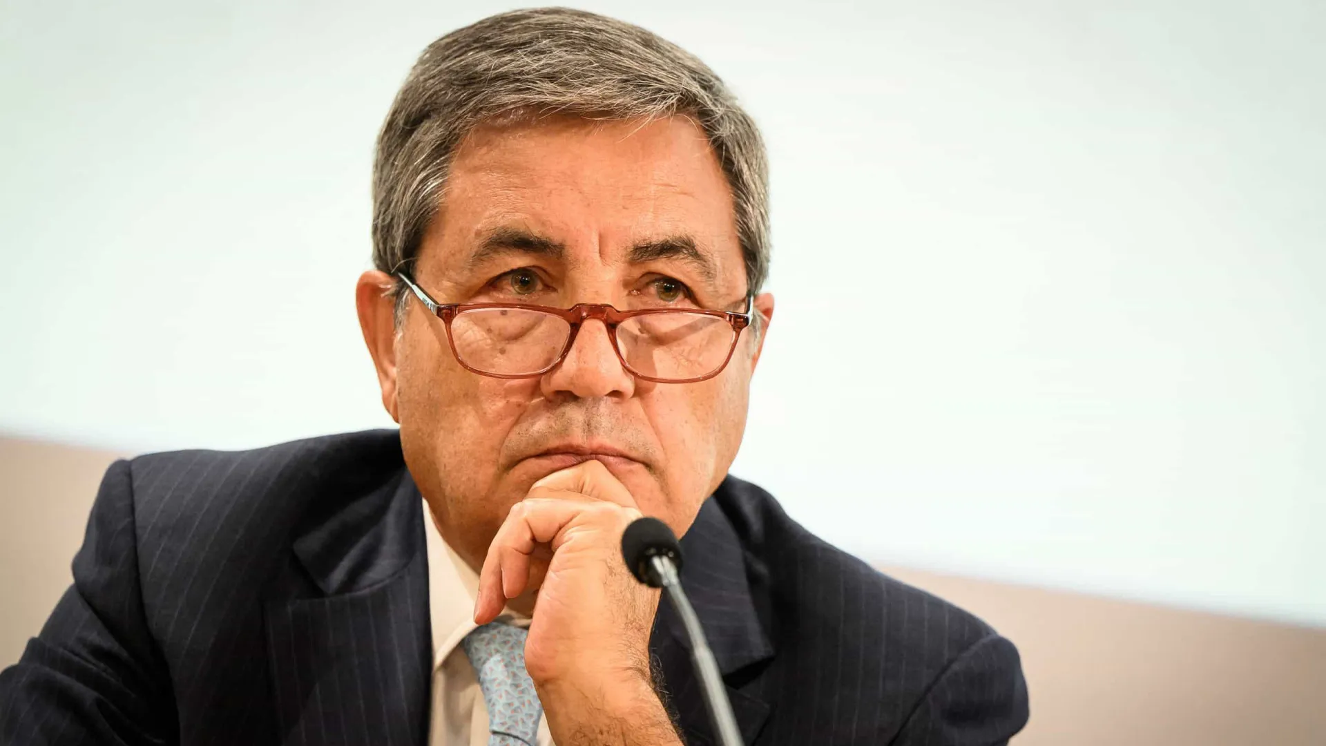 
                    Fernando Gomes lembra vítimas do mau tempo no Congresso da UEFA
                